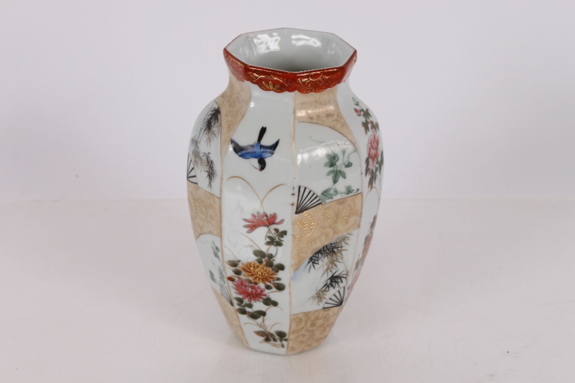 A pair of Japanese Kutani type baluster vases, decorated with figures in a garden setting, 28cm - Image 26 of 31