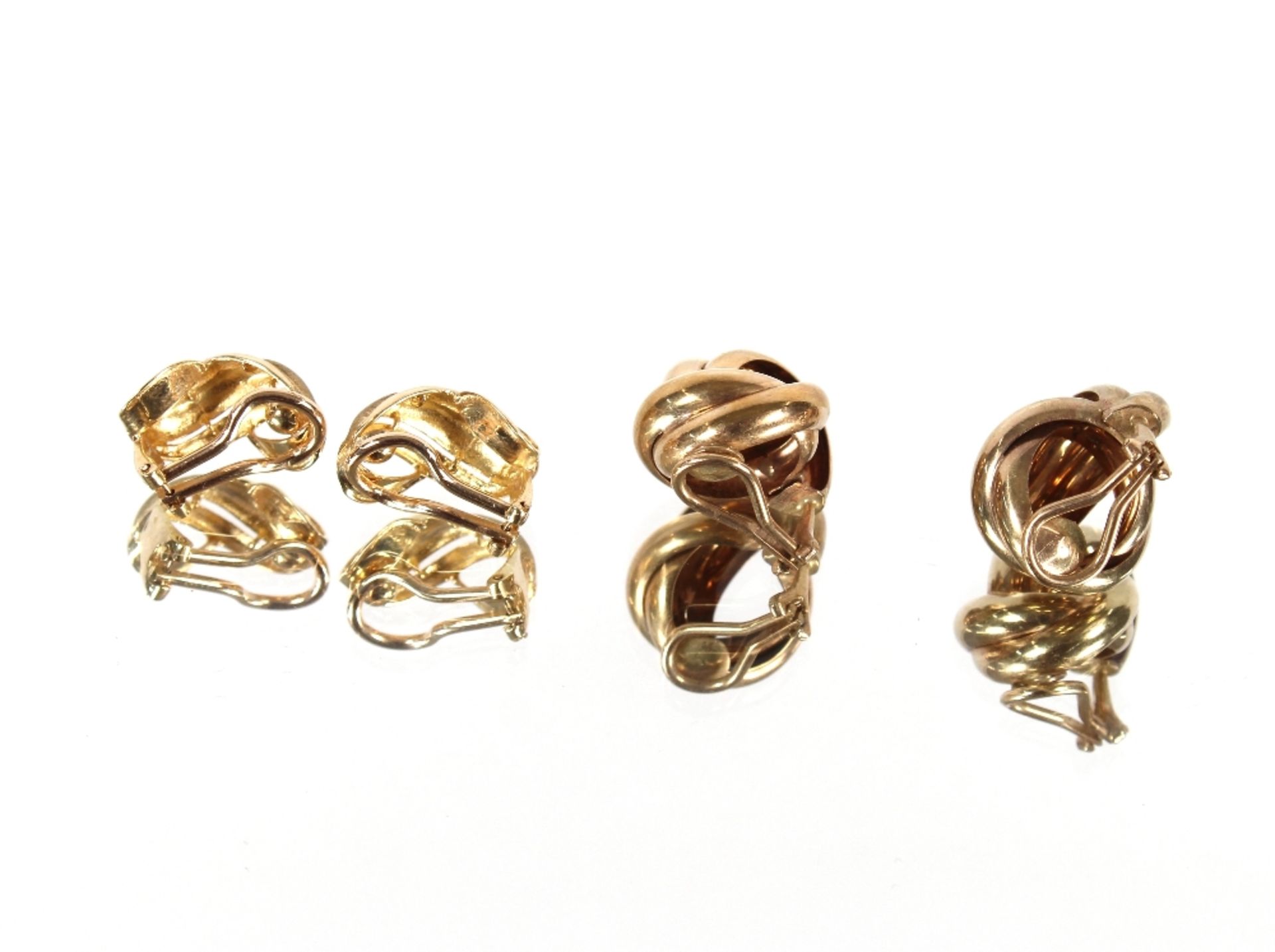 Two pairs of 9ct gold ear-rings; and a pair of ear-ring backs, 9.5gms total weight - Image 3 of 3