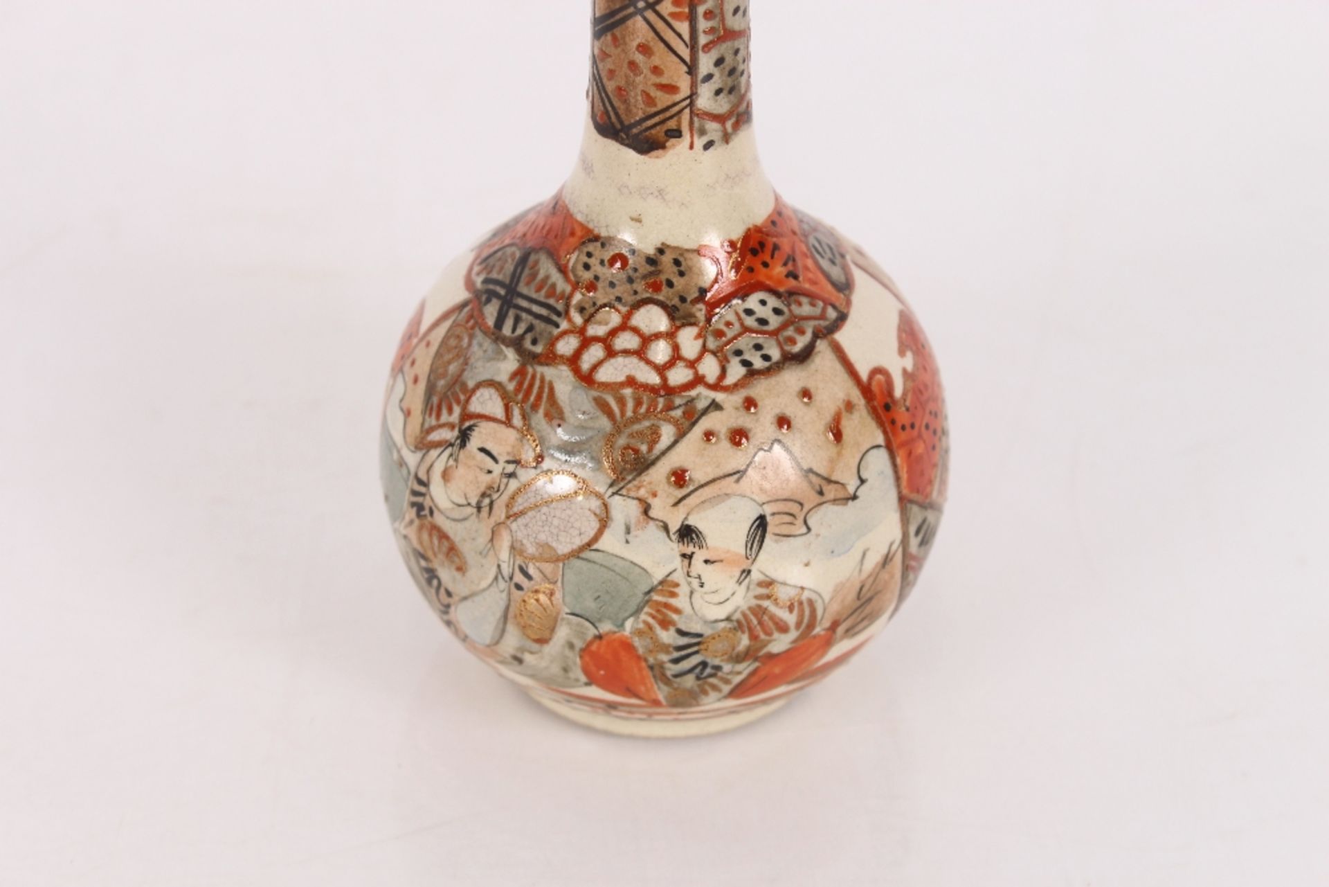 A pair of Japanese Kutani type baluster vases, decorated with figures in a garden setting, 28cm - Image 30 of 31