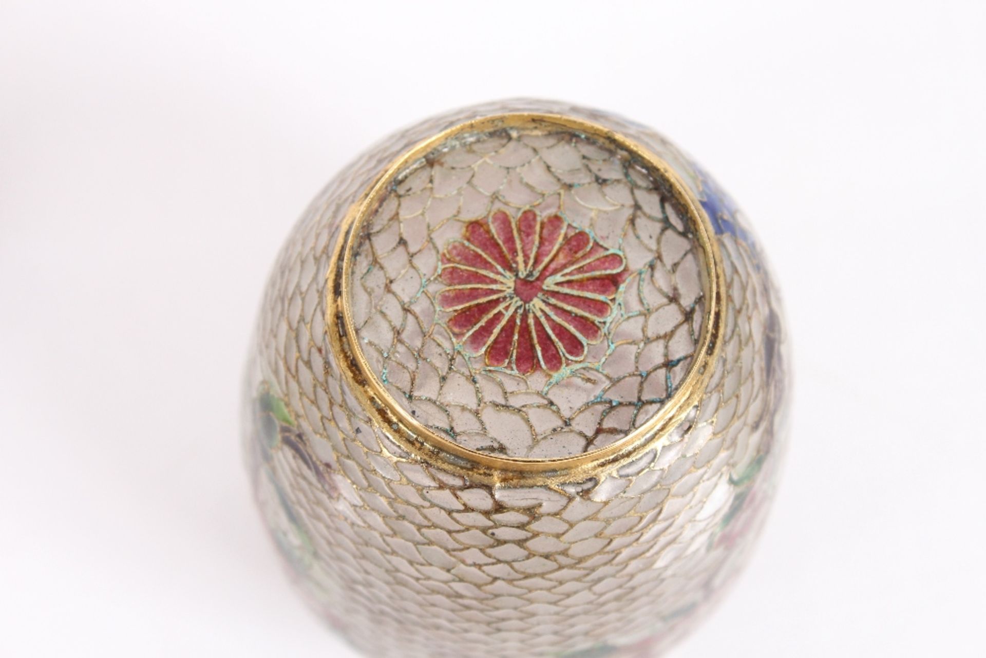 A matching pair of glass cloisonné Plique-a-Jour lidded lars, 11cms - Image 5 of 9