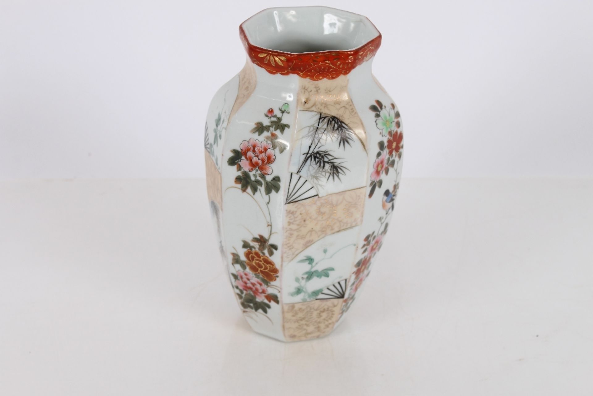 A pair of Japanese Kutani type baluster vases, decorated with figures in a garden setting, 28cm - Image 25 of 31