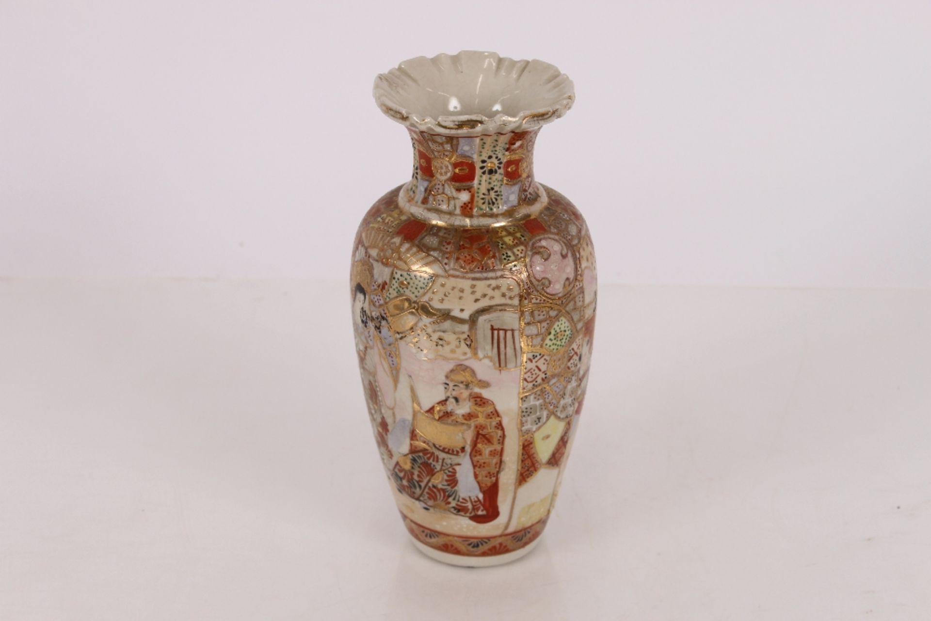 A pair of Japanese Kutani type baluster vases, decorated with figures in a garden setting, 28cm - Image 20 of 31