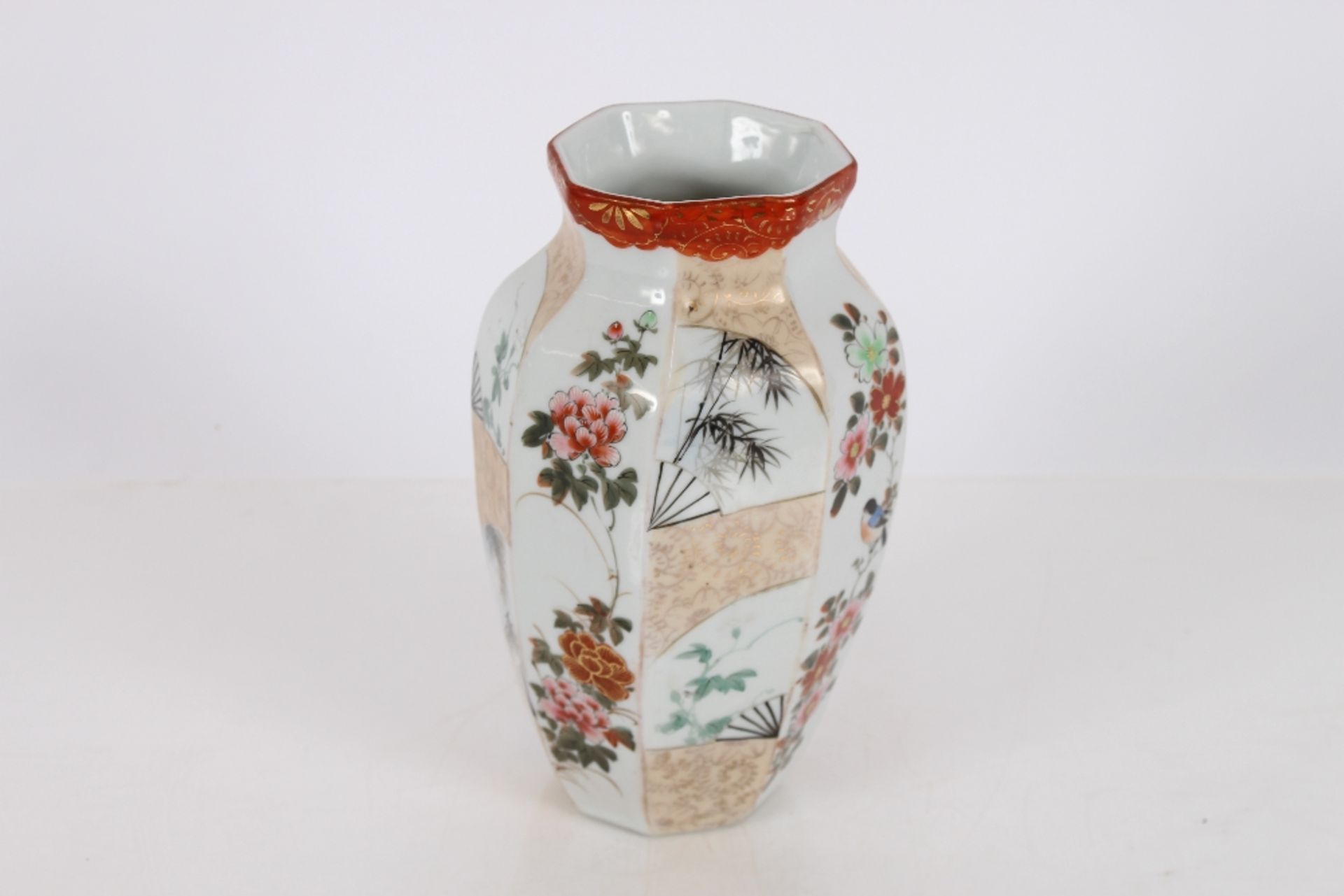 A pair of Japanese Kutani type baluster vases, decorated with figures in a garden setting, 28cm - Image 24 of 31