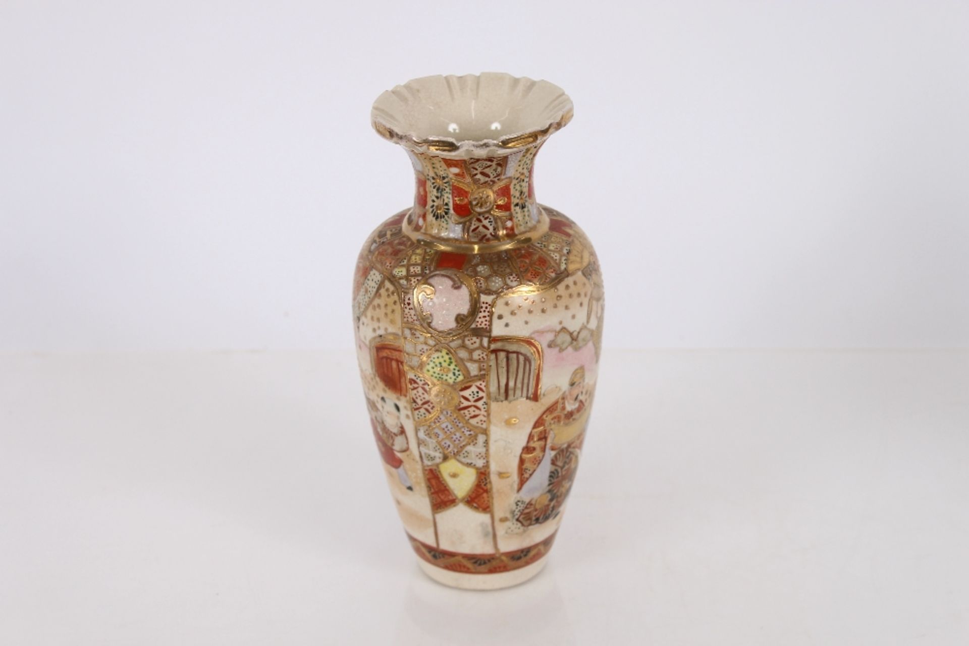 A pair of Japanese Kutani type baluster vases, decorated with figures in a garden setting, 28cm - Image 16 of 31