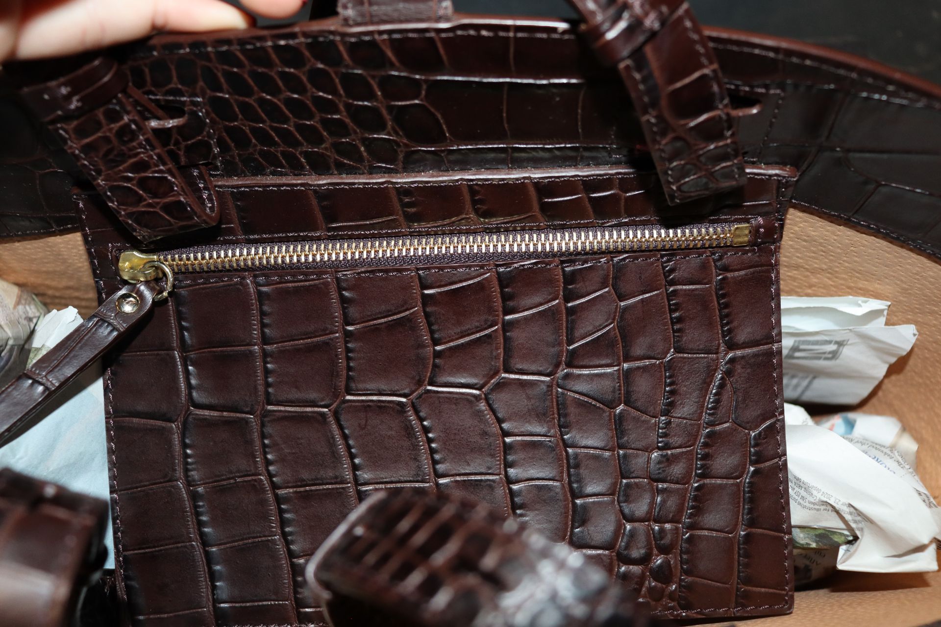 A Carmen mock crocodile leather shopper bag - Image 2 of 2