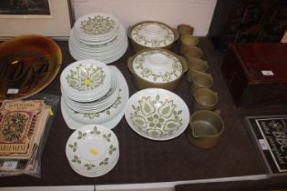 A quantity of J & G Meakin "Maidstone" pattern din