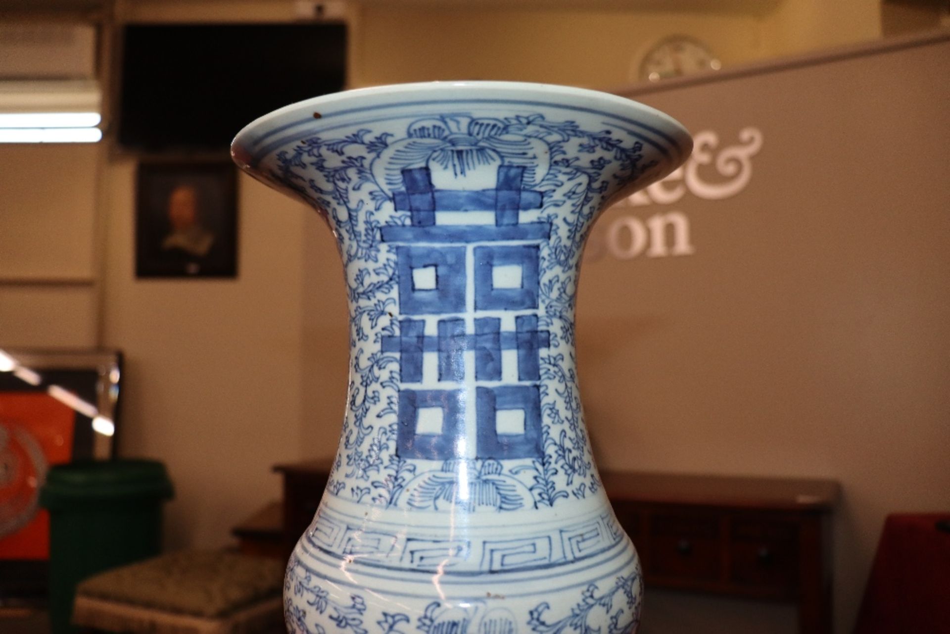 A Chinese blue and white Yeng Yeng vase, having fo - Image 12 of 23