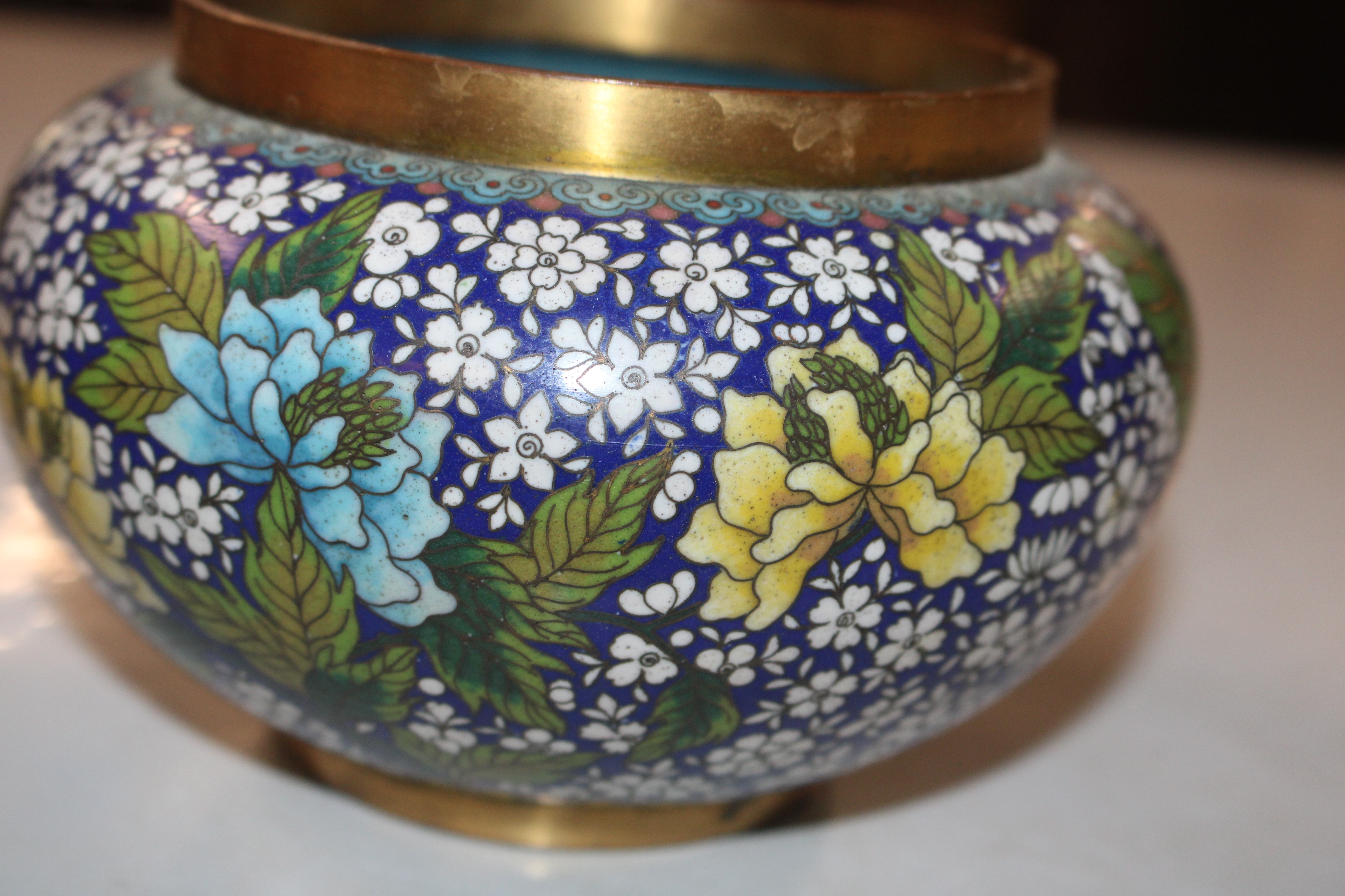 A cloisonné decorated jardinière - Image 5 of 9