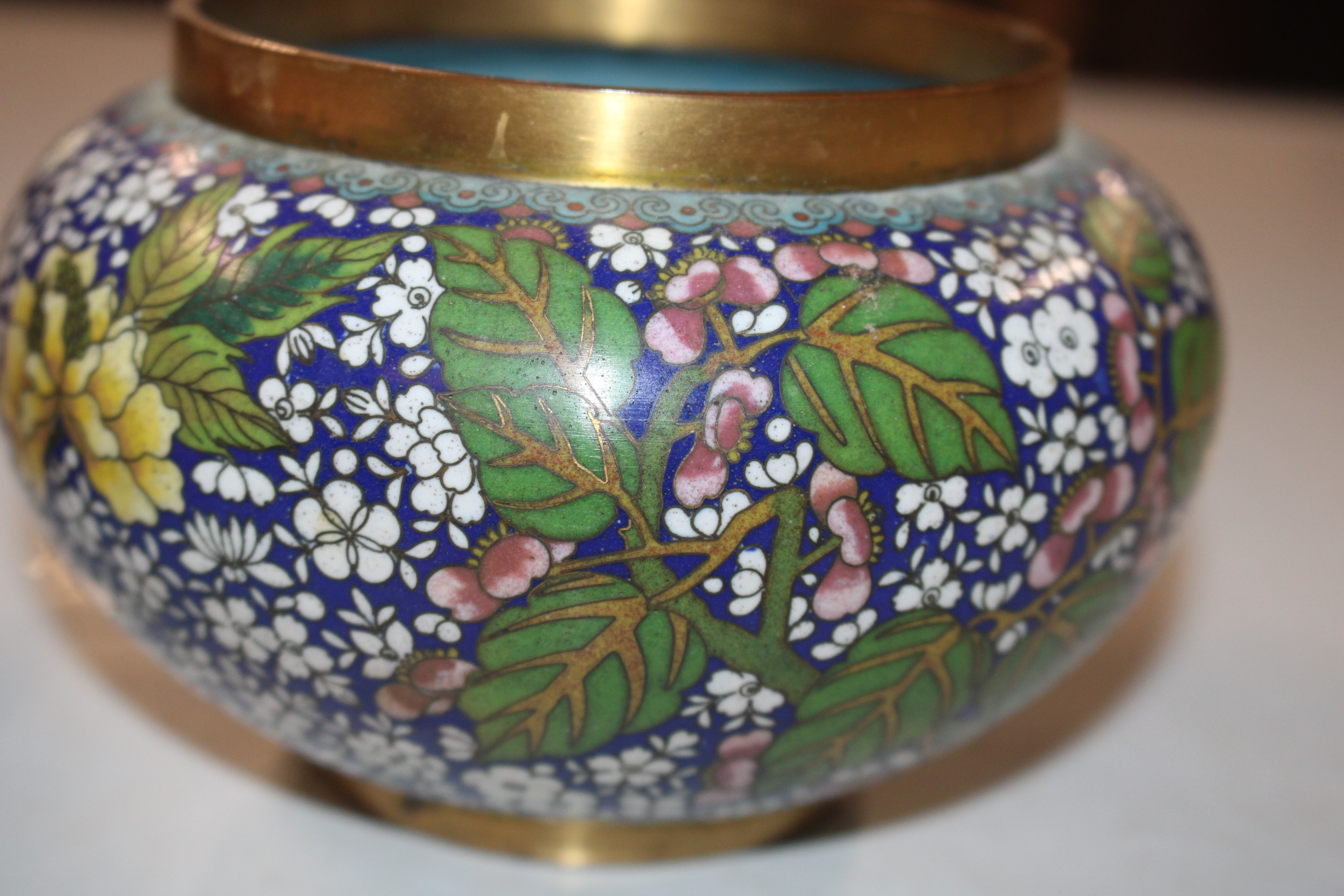 A cloisonné decorated jardinière - Image 6 of 9