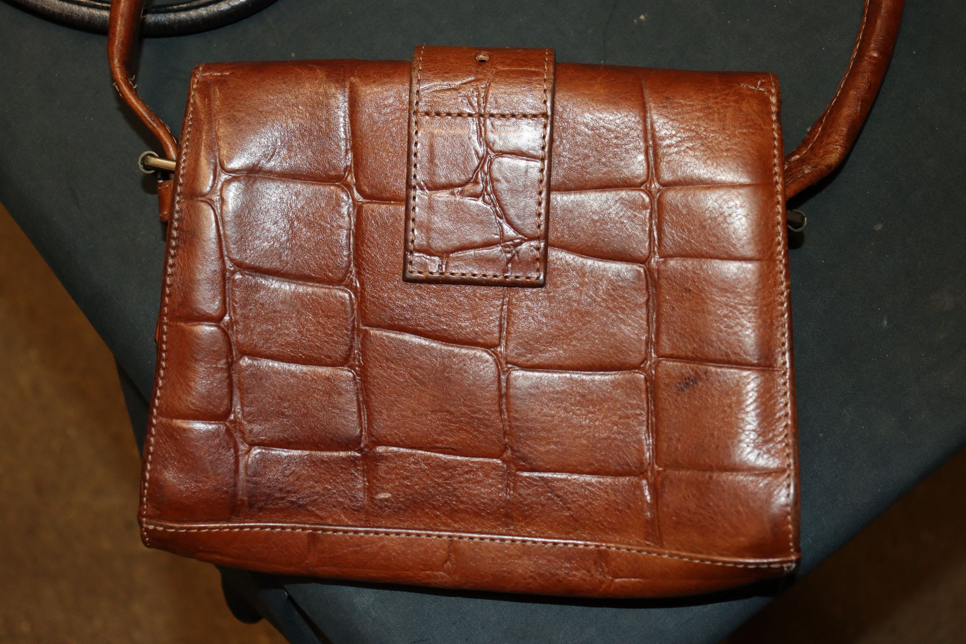 A ladies Mulberry brown leather crocodile effect handbag - Image 3 of 3