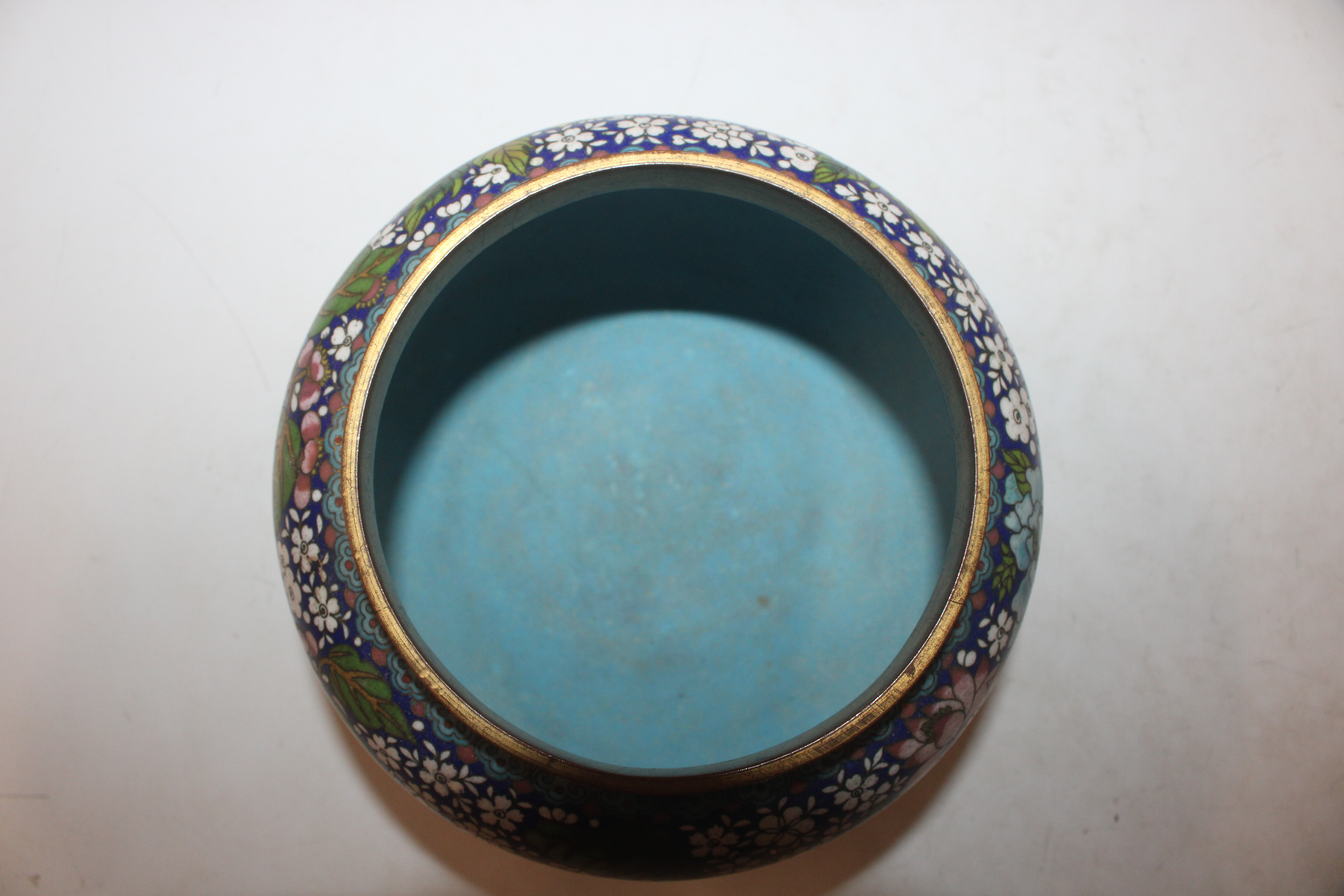 A cloisonné decorated jardinière - Image 8 of 9