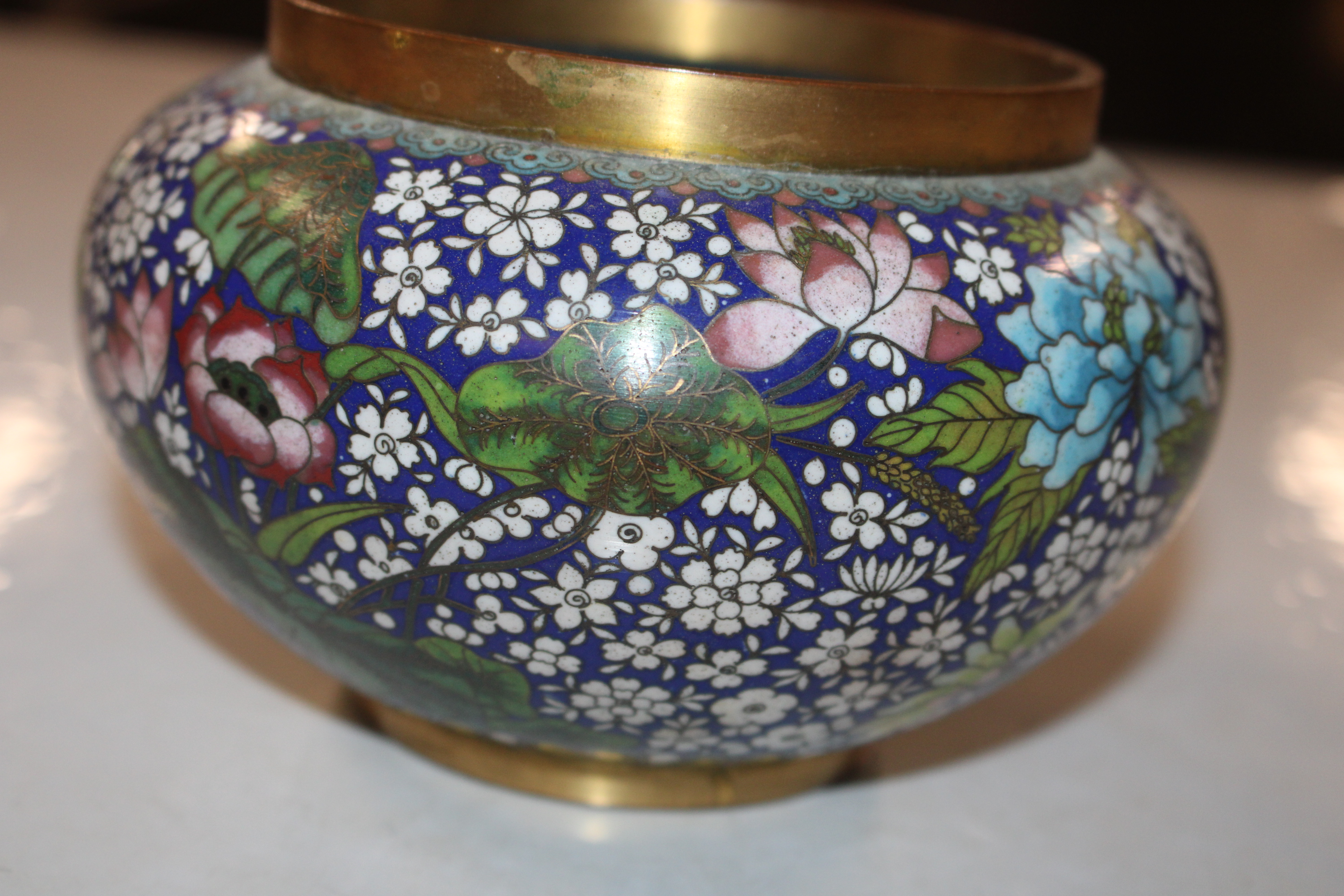 A cloisonné decorated jardinière - Image 3 of 9