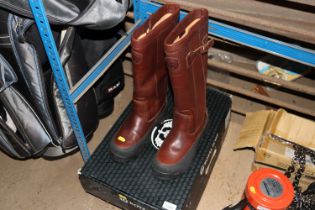 A pair of Royal Scot dark brown Macdui boots, UK Size 9