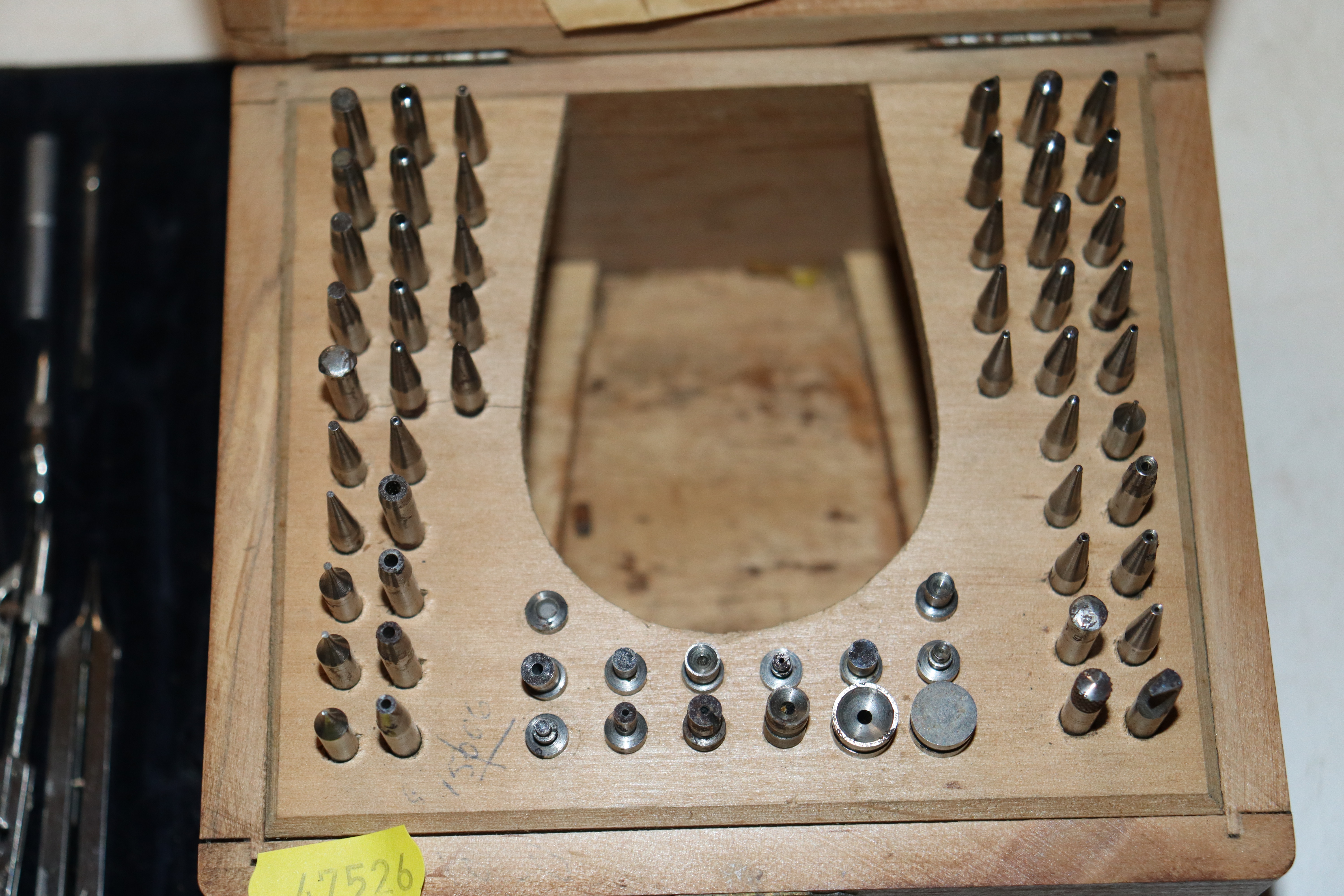 A cased set of geometry instruments and a engraving set - Image 3 of 4