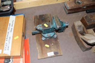 A bench vice