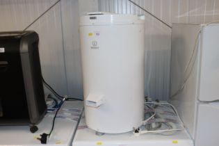 An Indesit spin dryer