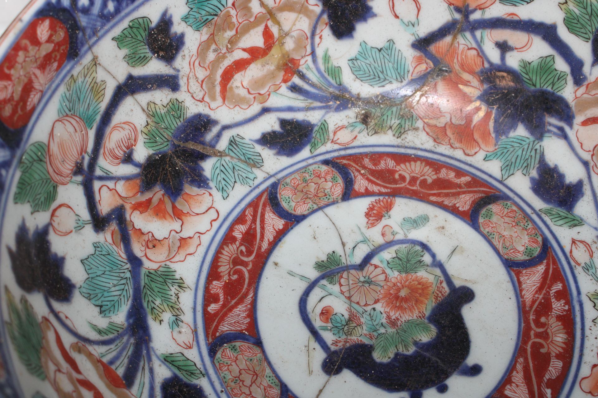 An Imari pattern fruit bowl; a Chinese small pedes - Image 11 of 16