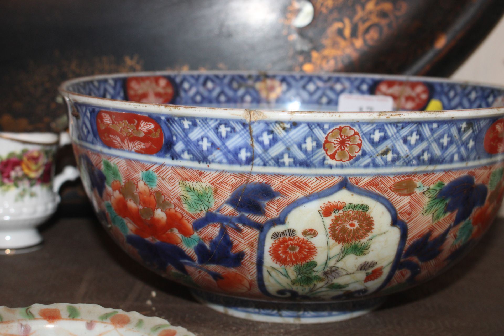 An Imari pattern fruit bowl; a Chinese small pedes - Image 15 of 16