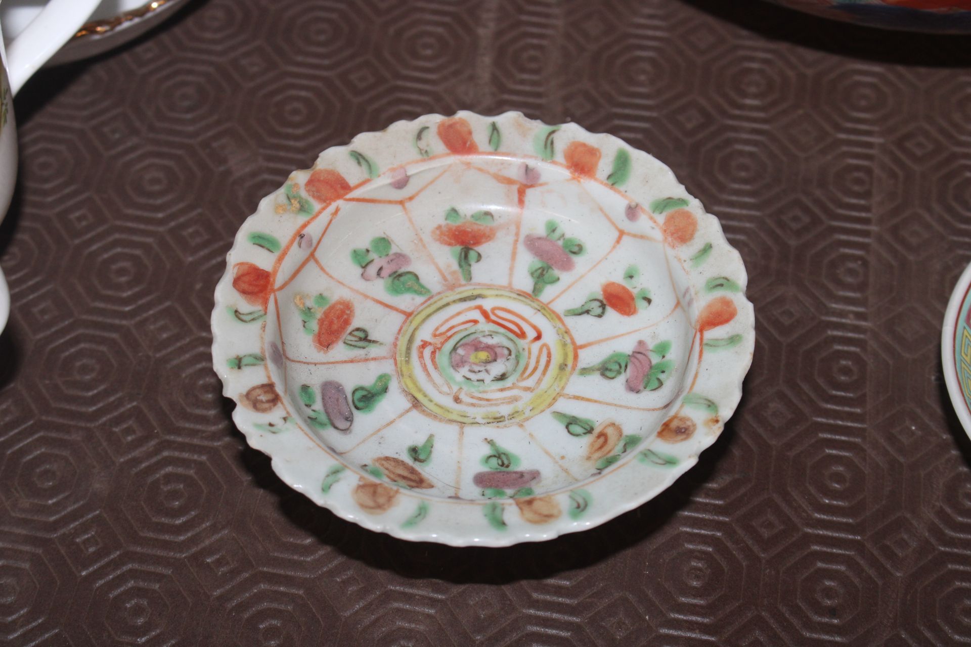 An Imari pattern fruit bowl; a Chinese small pedes - Image 2 of 16