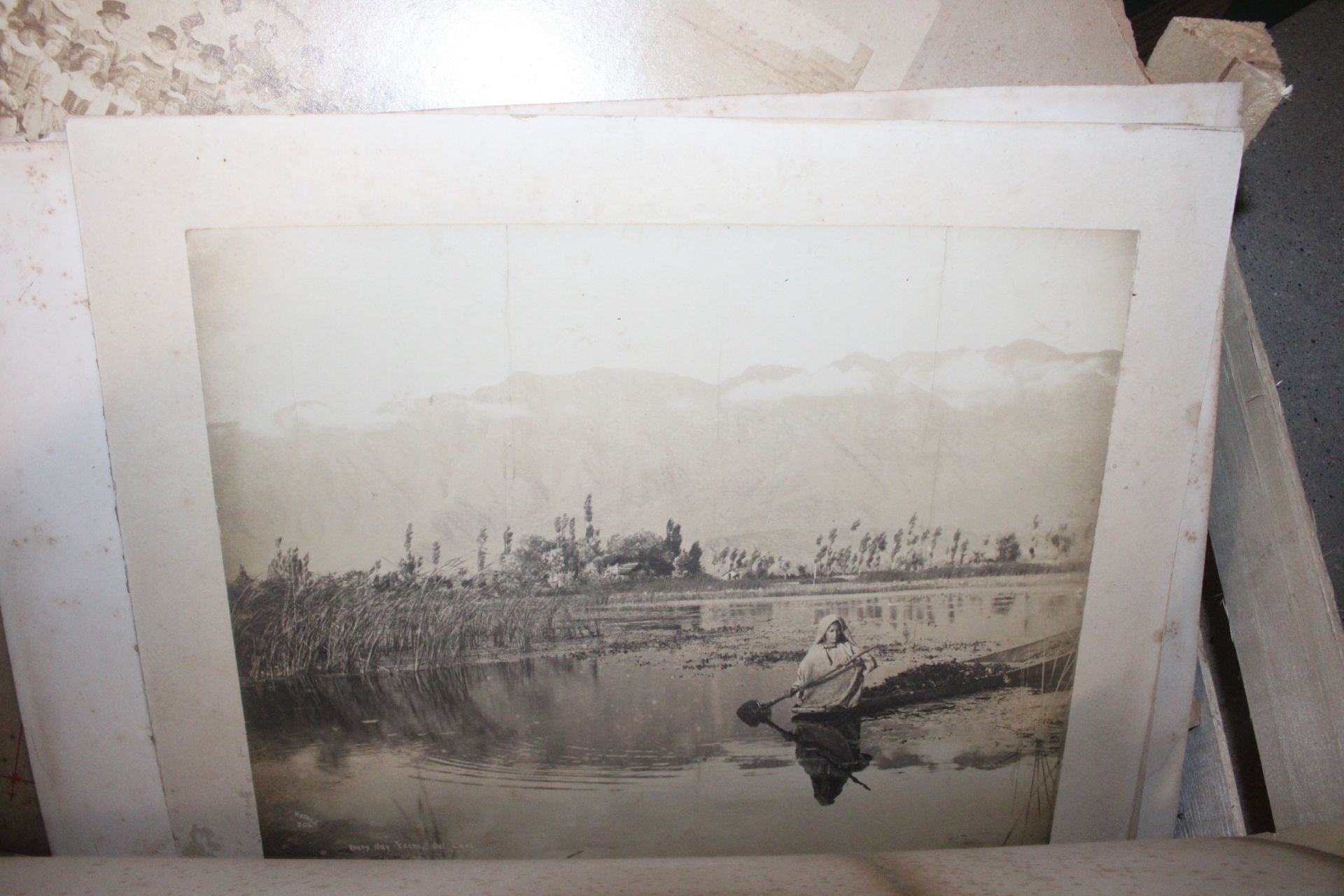 A box of various vintage photographs - Image 6 of 7