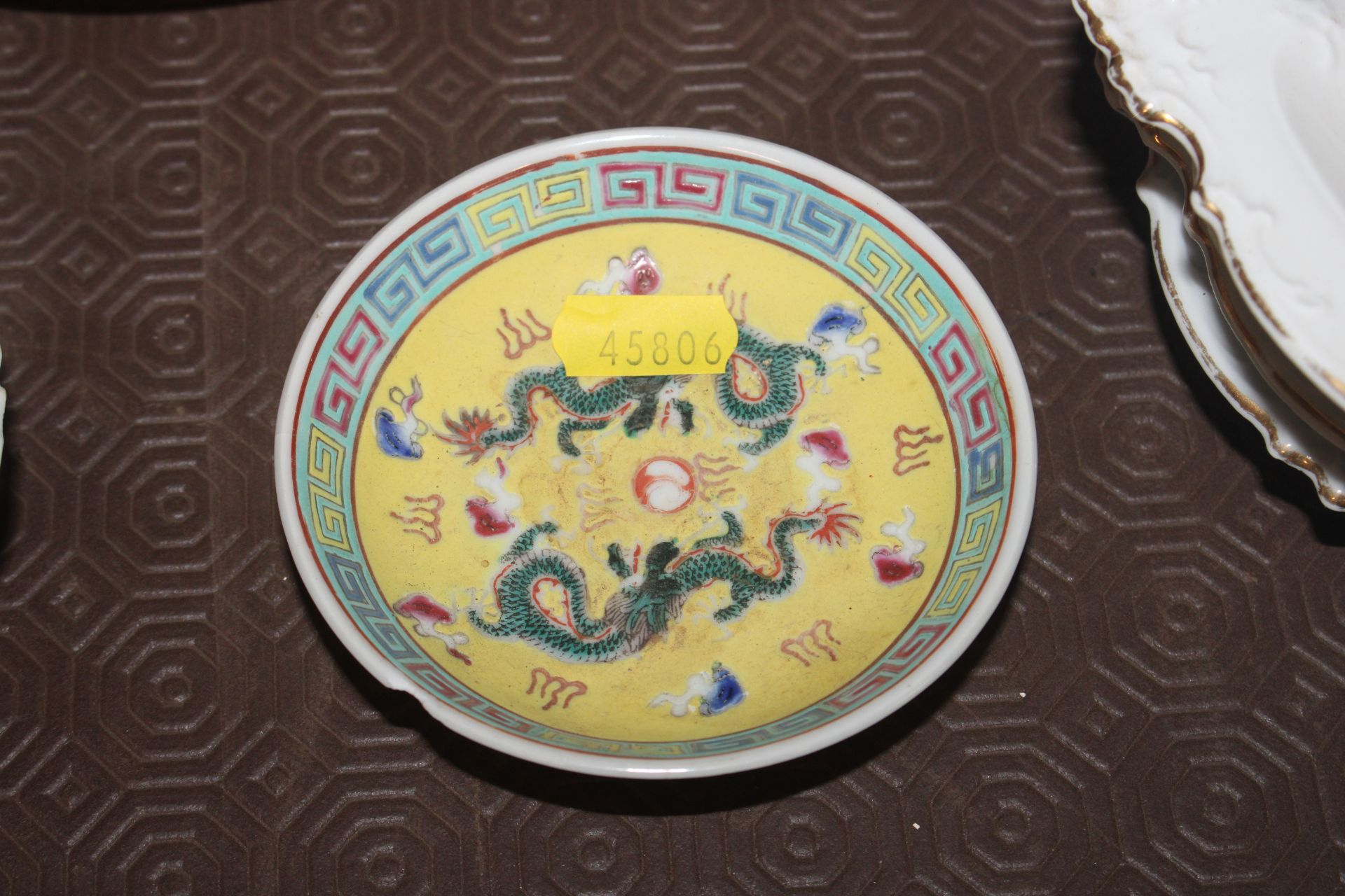 An Imari pattern fruit bowl; a Chinese small pedes - Image 5 of 16
