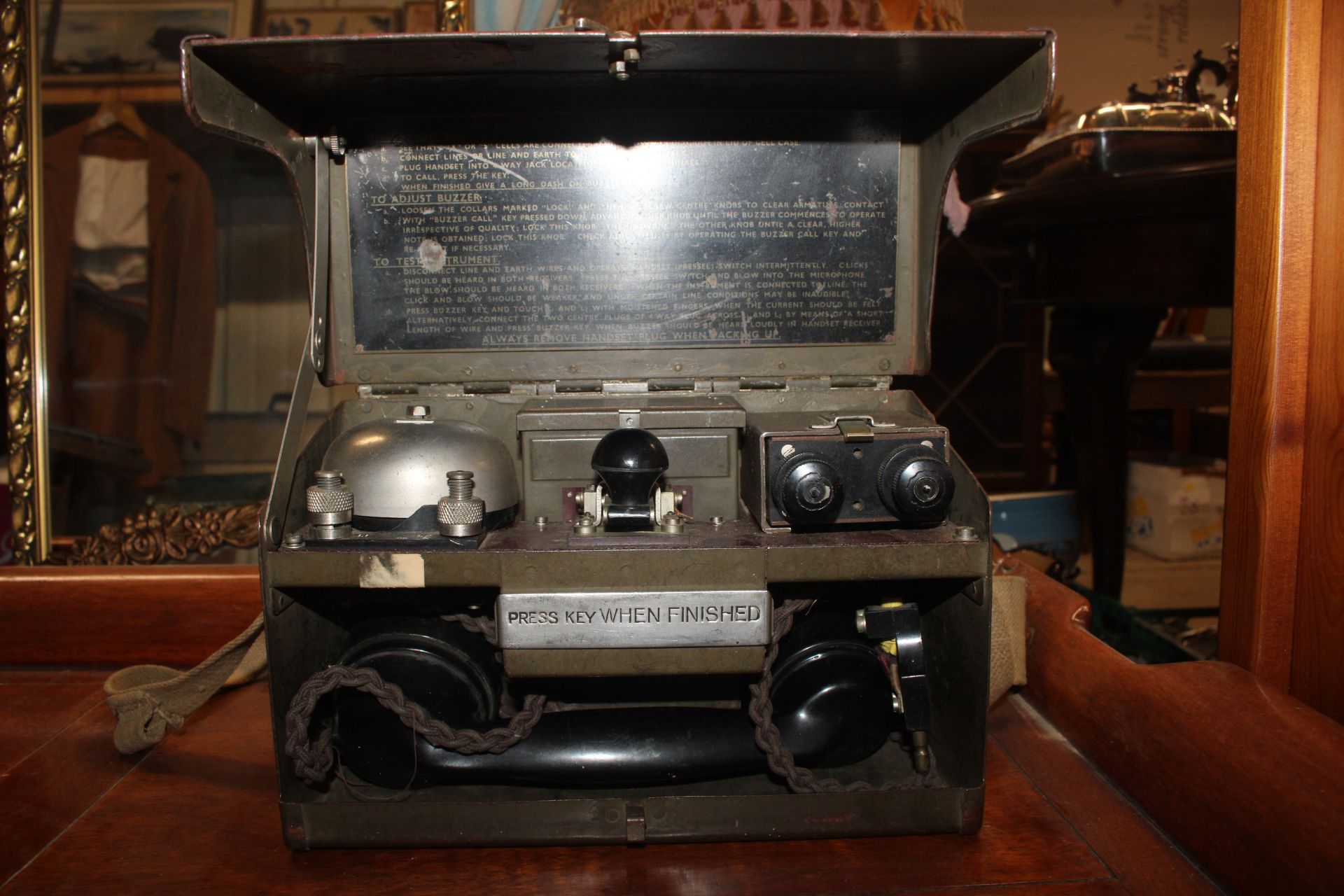 A WWII field telephone - Image 3 of 6