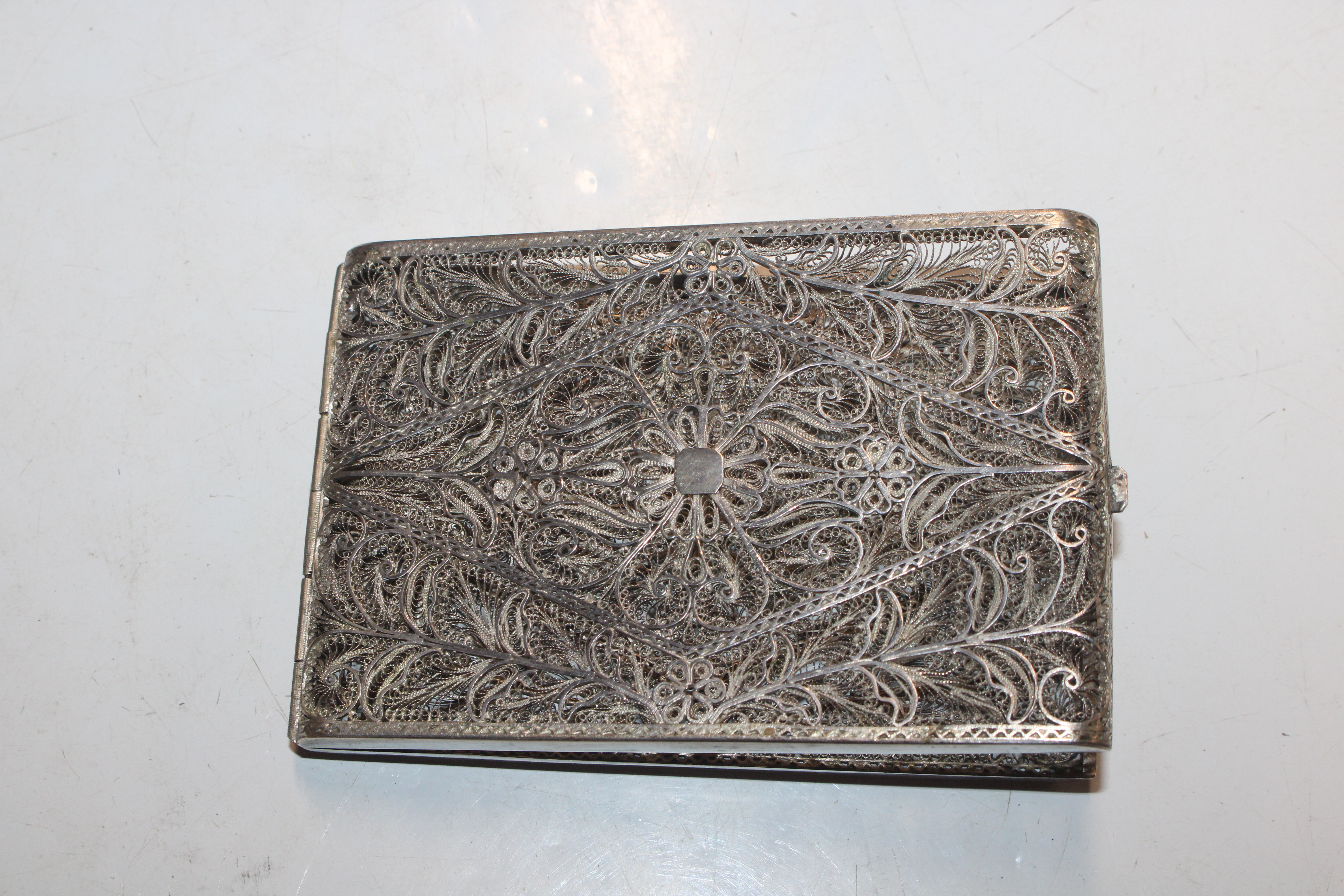 A white metal filigree work card / cigarette case - Image 2 of 6