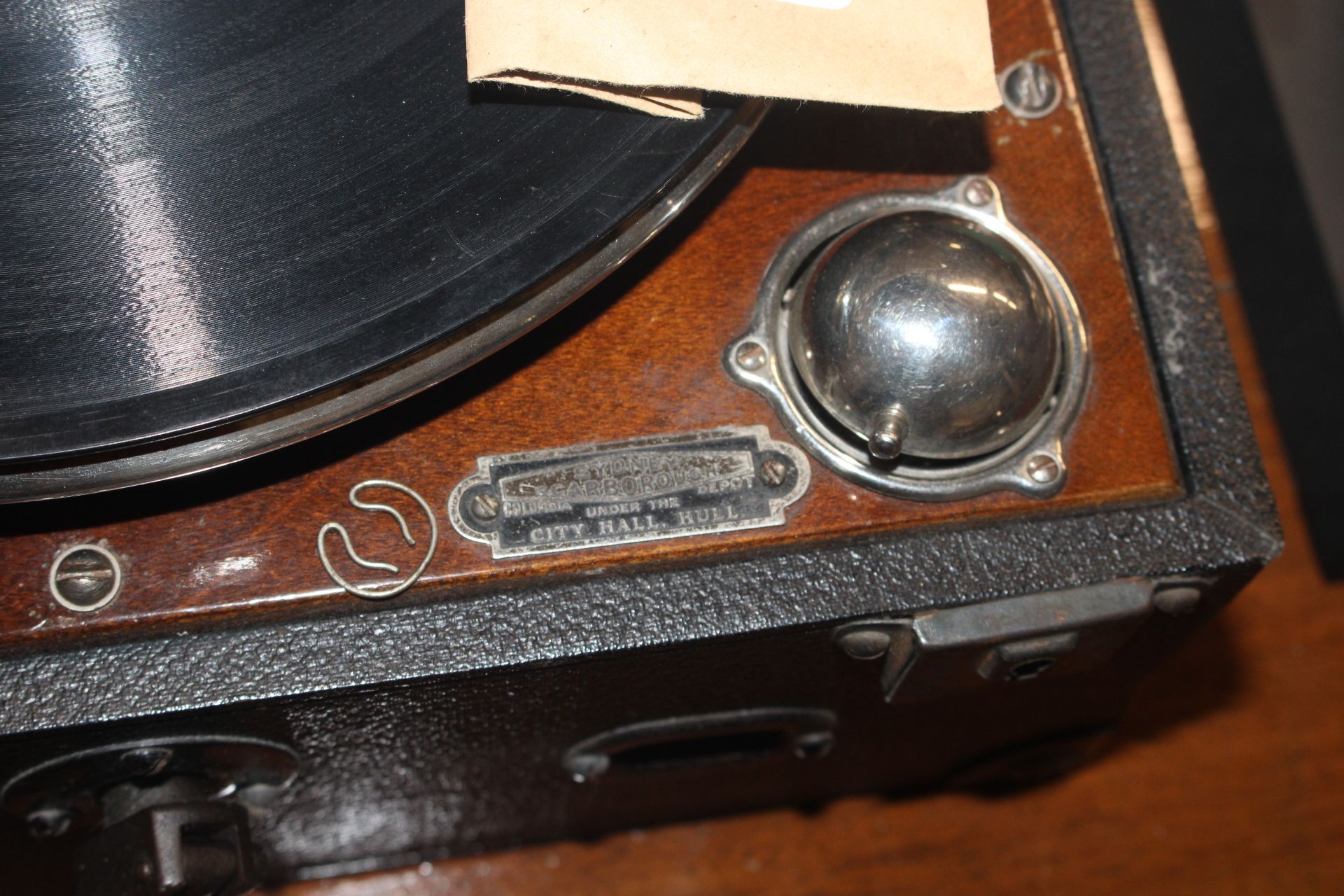 A wind-up gramophone - Image 4 of 6