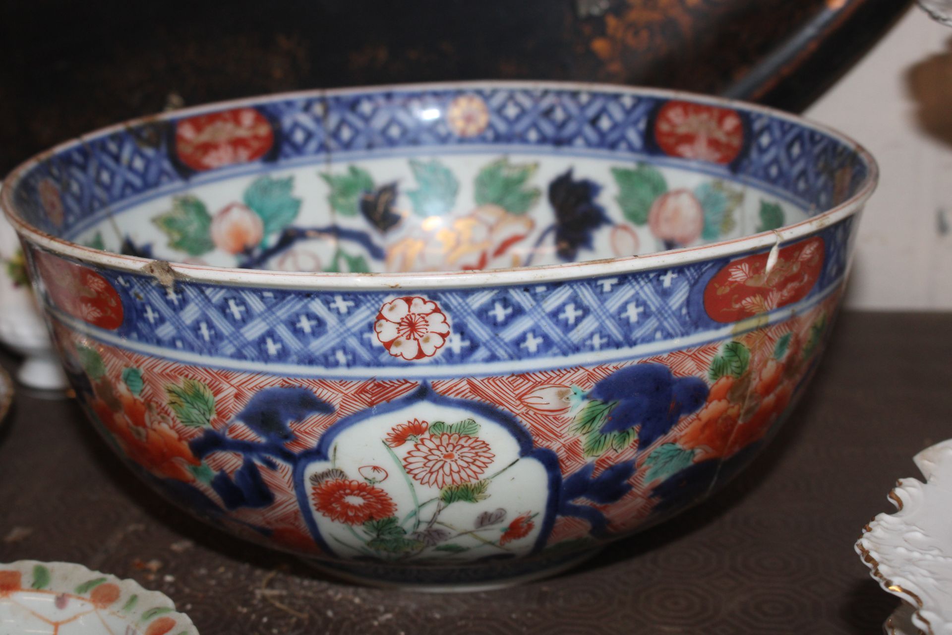 An Imari pattern fruit bowl; a Chinese small pedes - Image 14 of 16