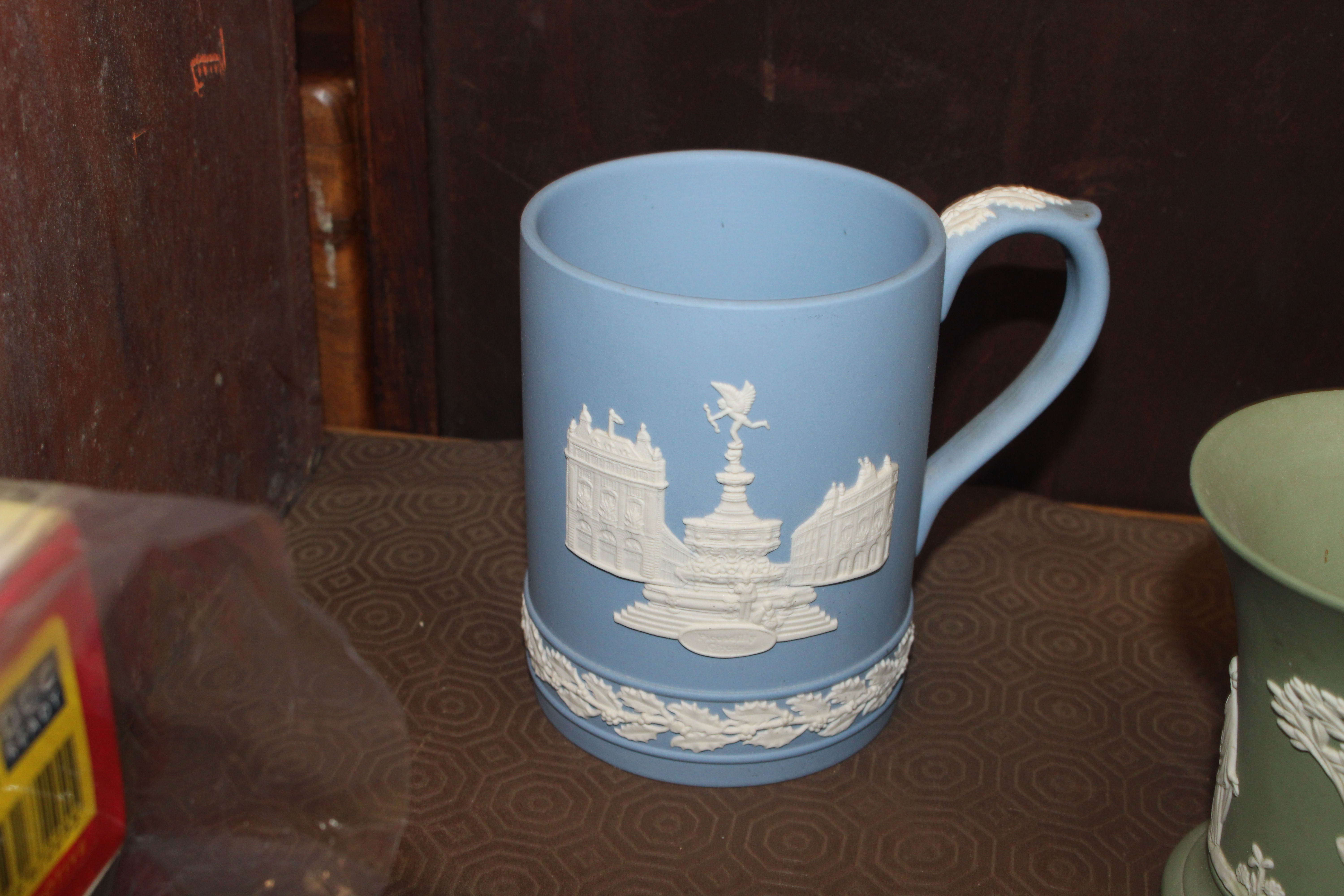 Six Wedgwood "Isis" pattern coffee cans and saucer - Image 11 of 13