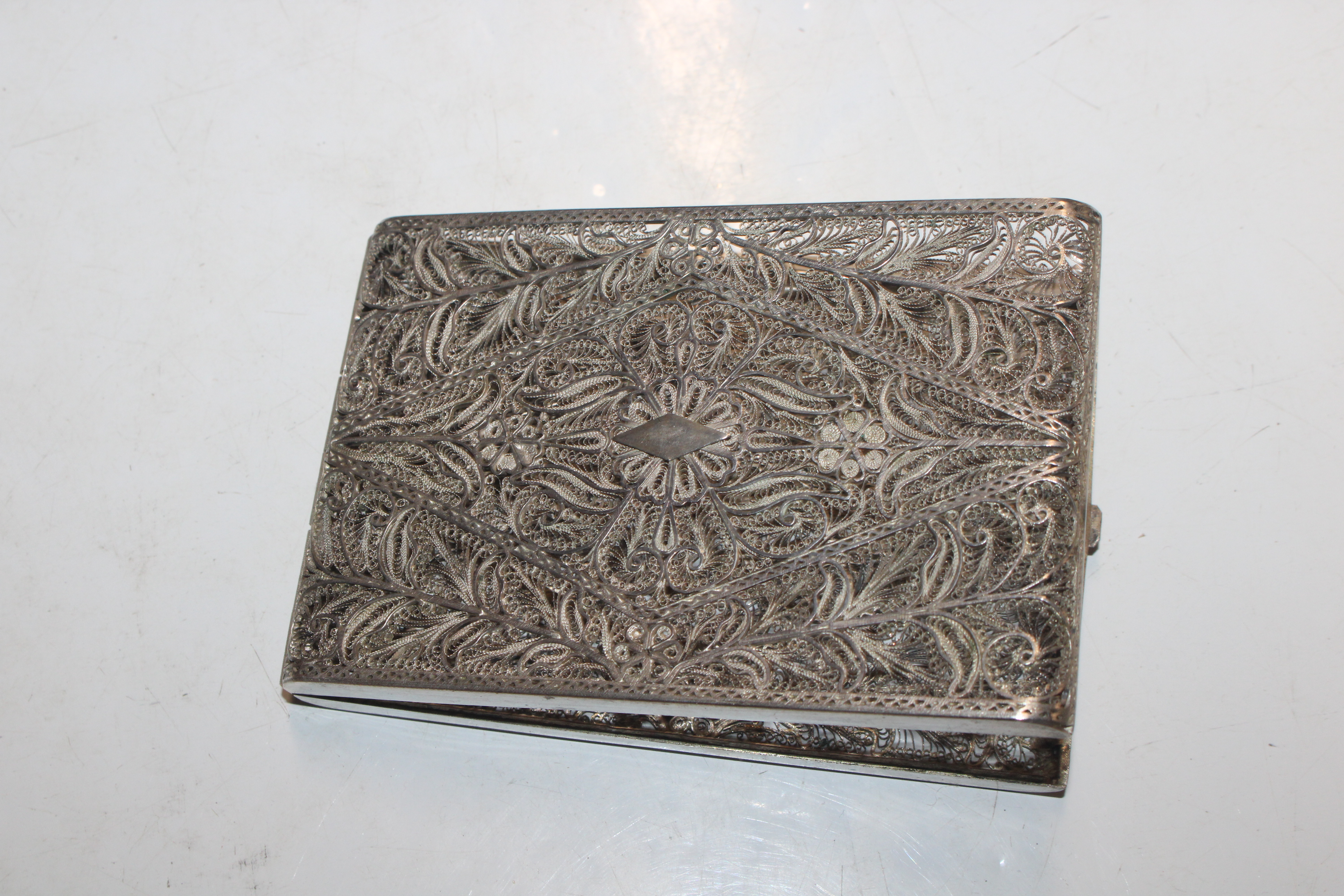 A white metal filigree work card / cigarette case - Image 3 of 6