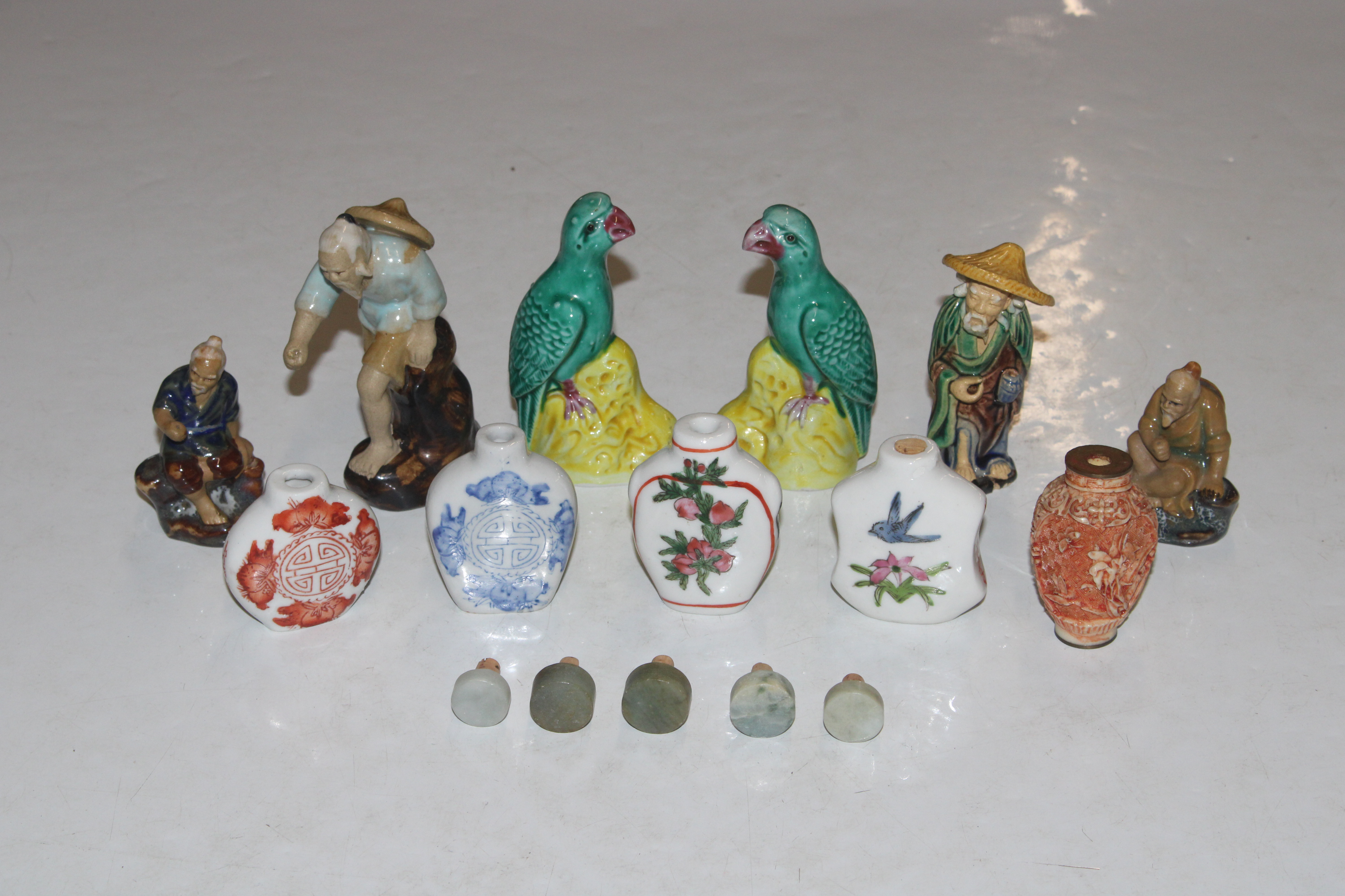 A box of assorted vintage Chinese porcelain includ