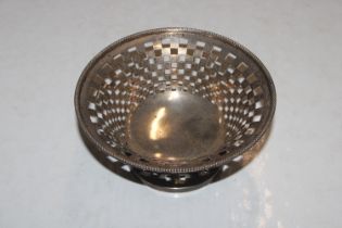 An Alex Clark Co. Ltd. pierced silver pedestal bow