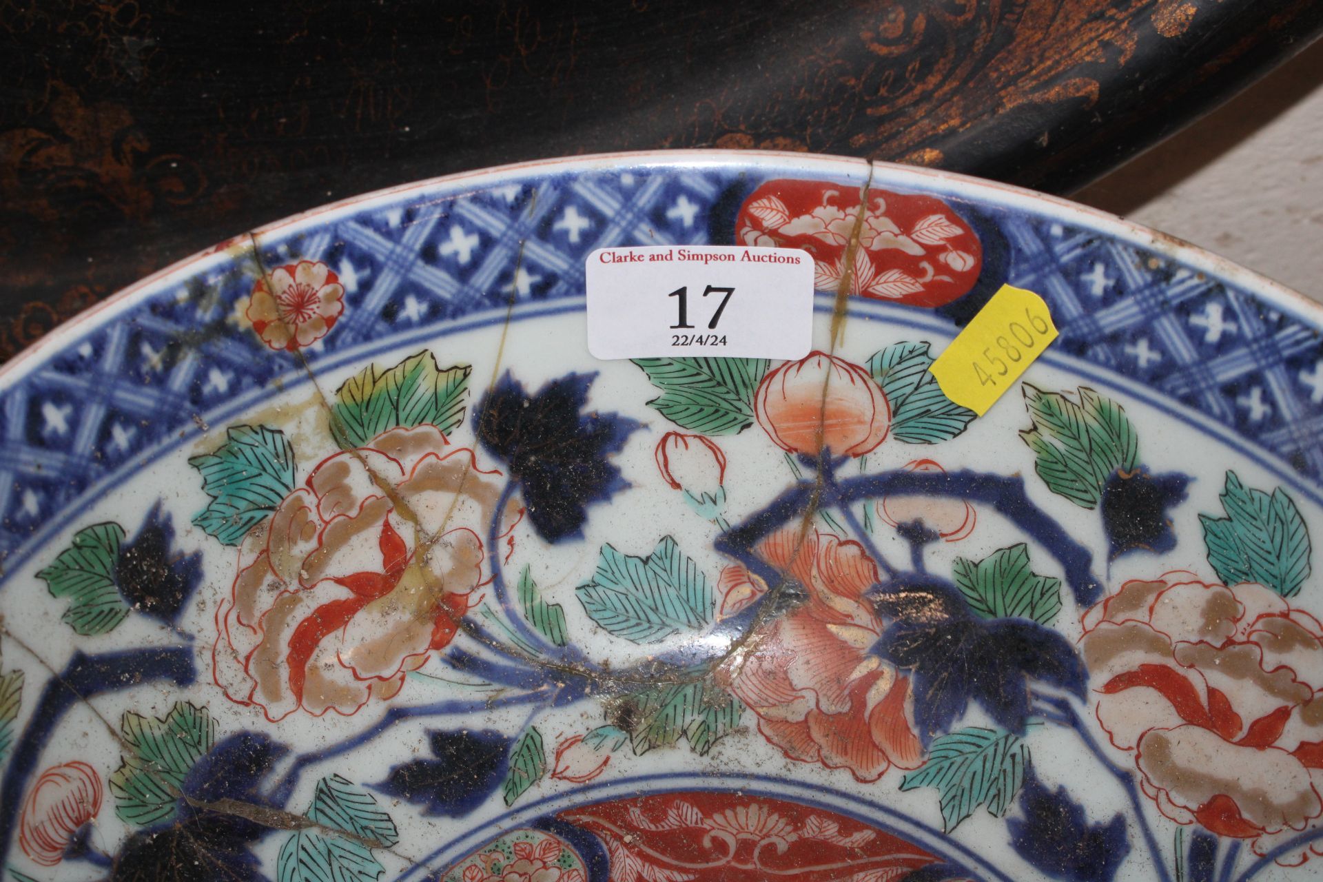 An Imari pattern fruit bowl; a Chinese small pedes - Image 10 of 16