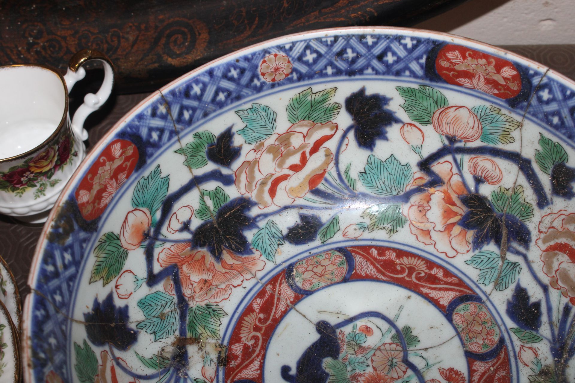 An Imari pattern fruit bowl; a Chinese small pedes - Image 12 of 16
