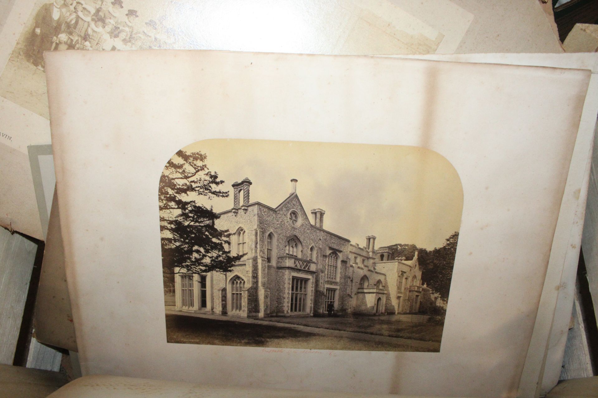 A box of various vintage photographs - Image 5 of 7