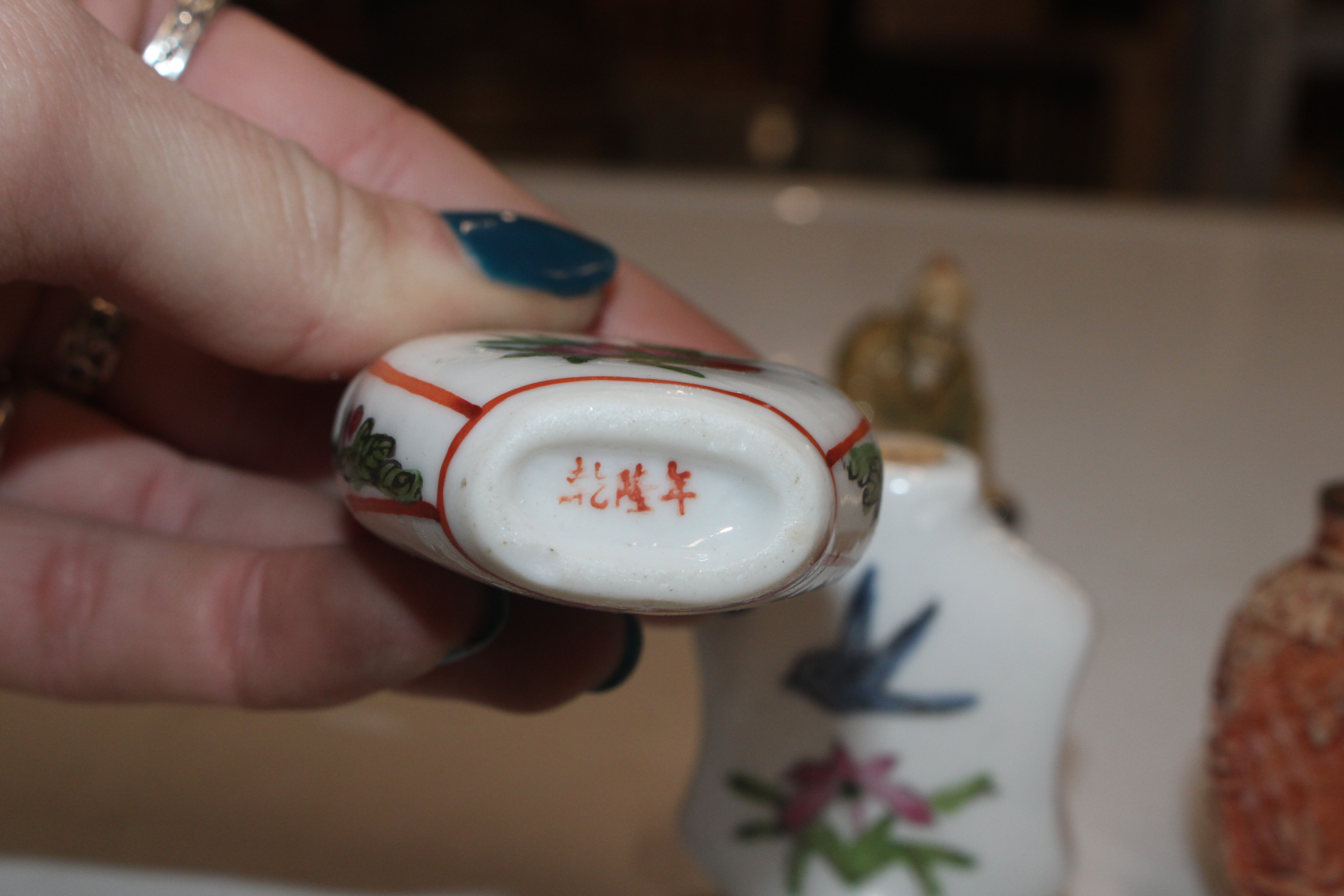 A box of assorted vintage Chinese porcelain includ - Image 17 of 23