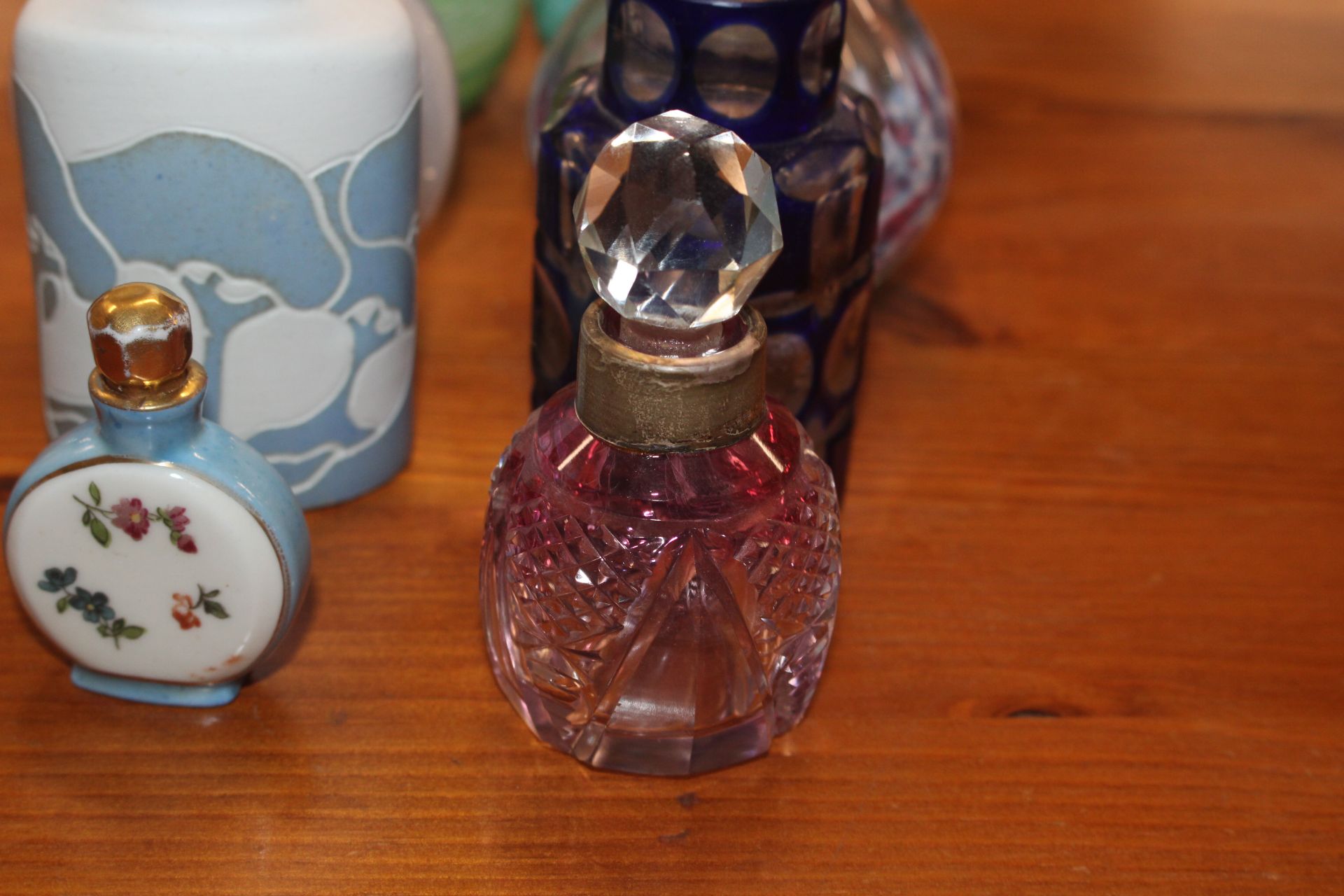 A collection of various scent bottles one having s - Image 16 of 17