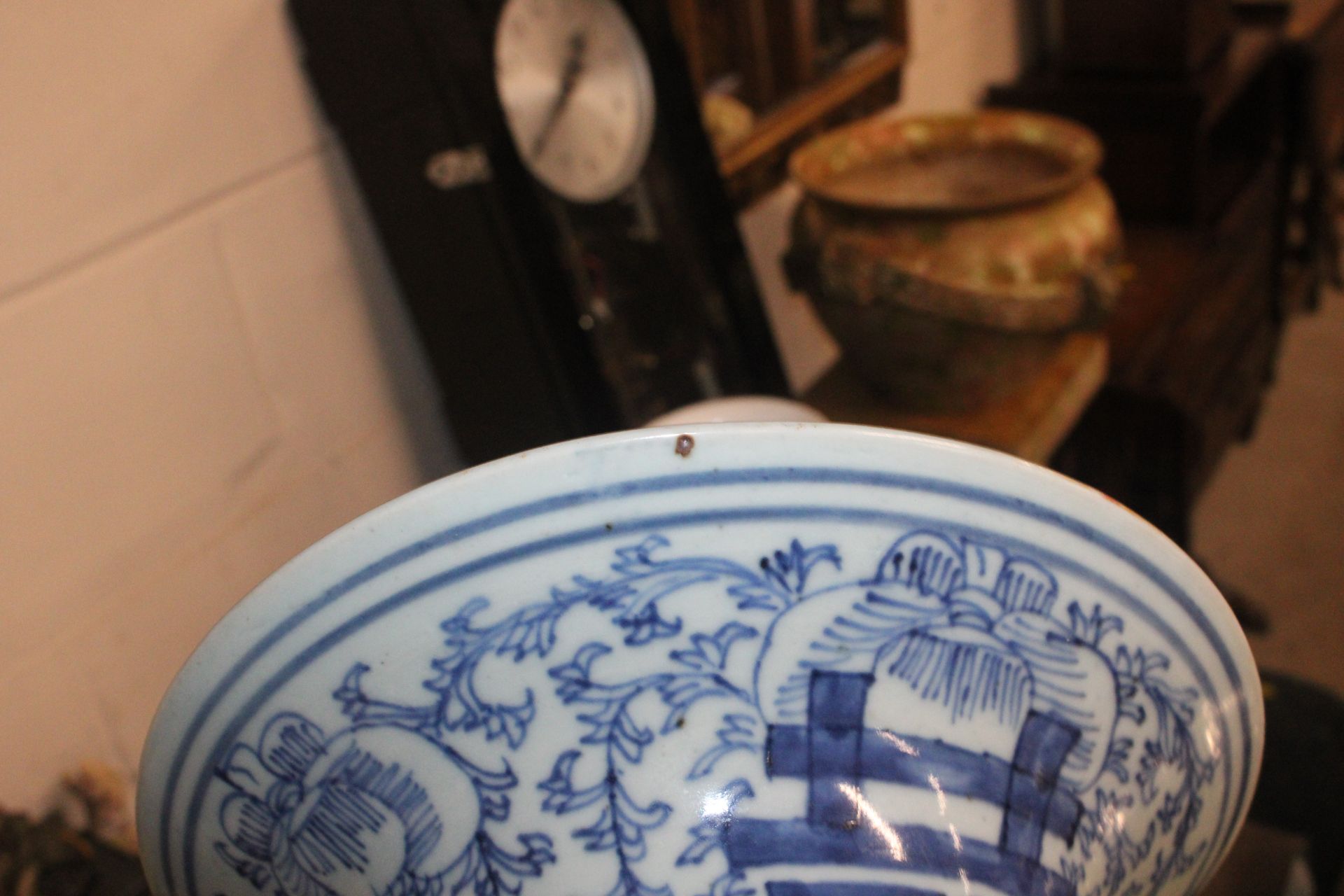 A Chinese blue and white Yeng Yeng vase having fol - Image 4 of 6