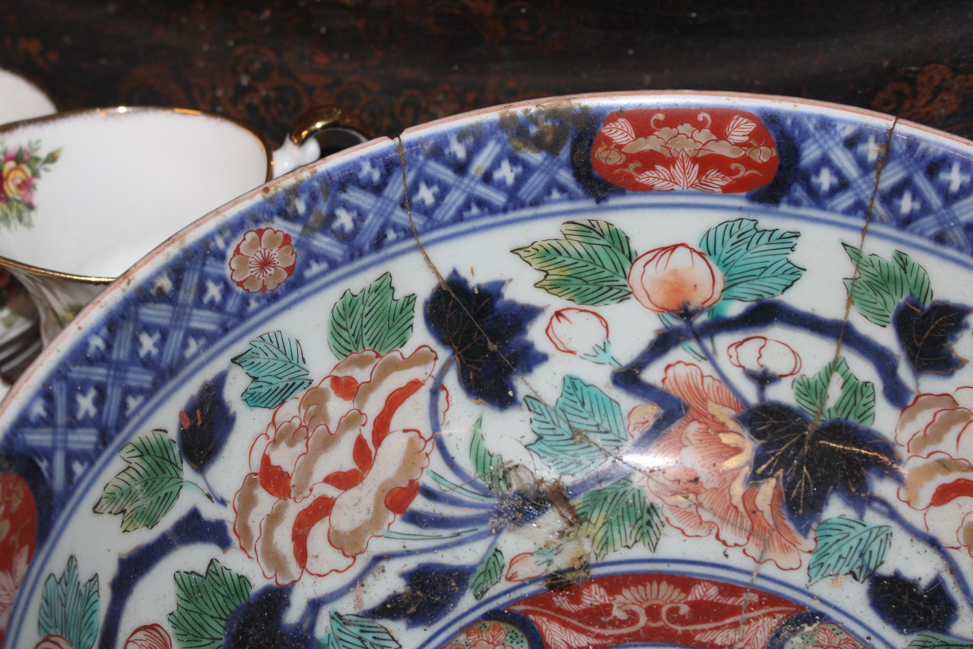 An Imari pattern fruit bowl; a Chinese small pedes - Image 13 of 16