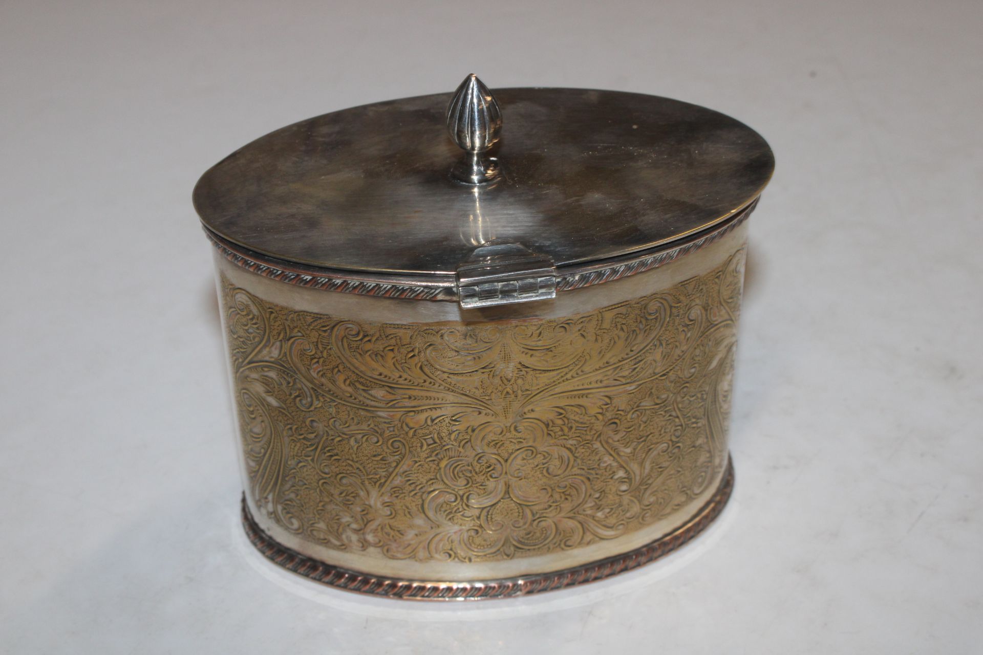 An oval silver plate on copper box and cover - Image 2 of 3
