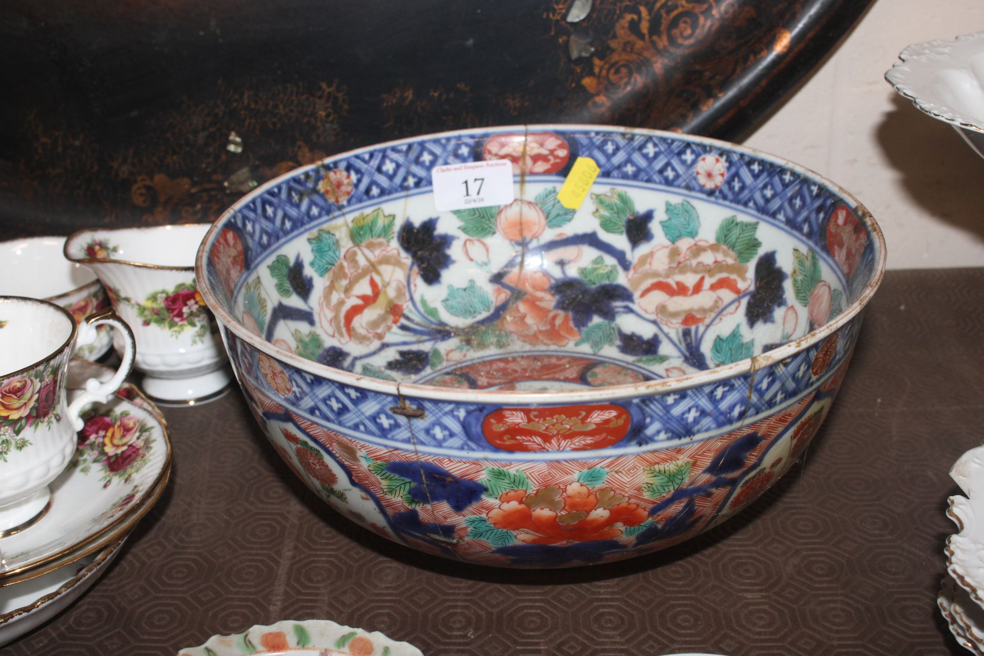 An Imari pattern fruit bowl; a Chinese small pedes - Image 8 of 16