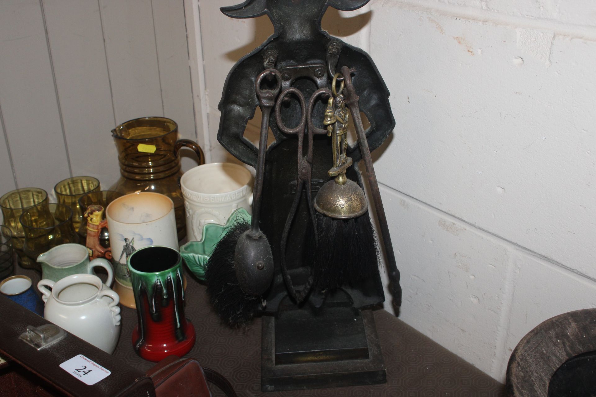 A bronzed hearth companion stand in the form of a Dutch girl - Image 4 of 4
