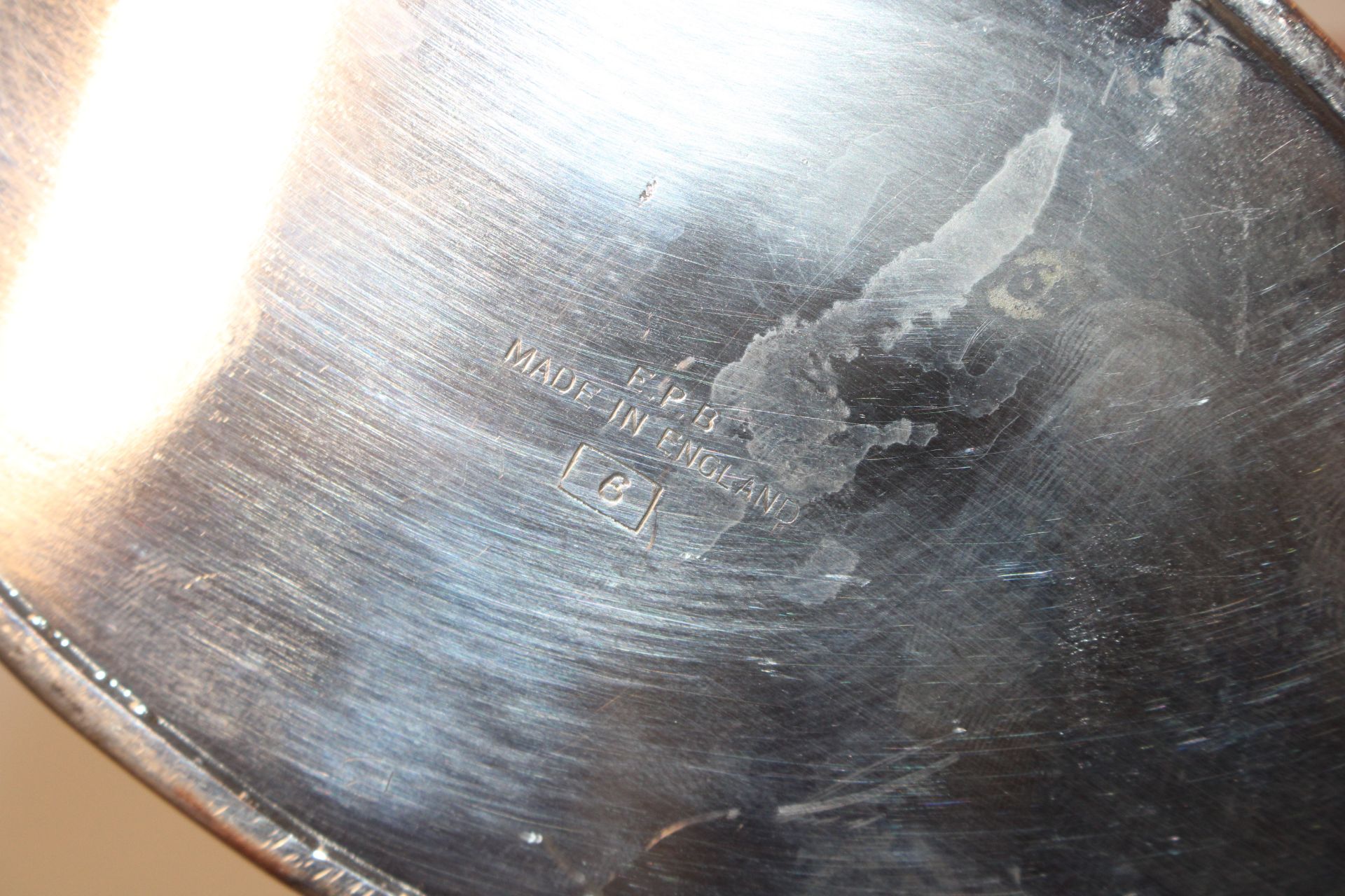 An oval silver plate on copper box and cover - Image 3 of 3