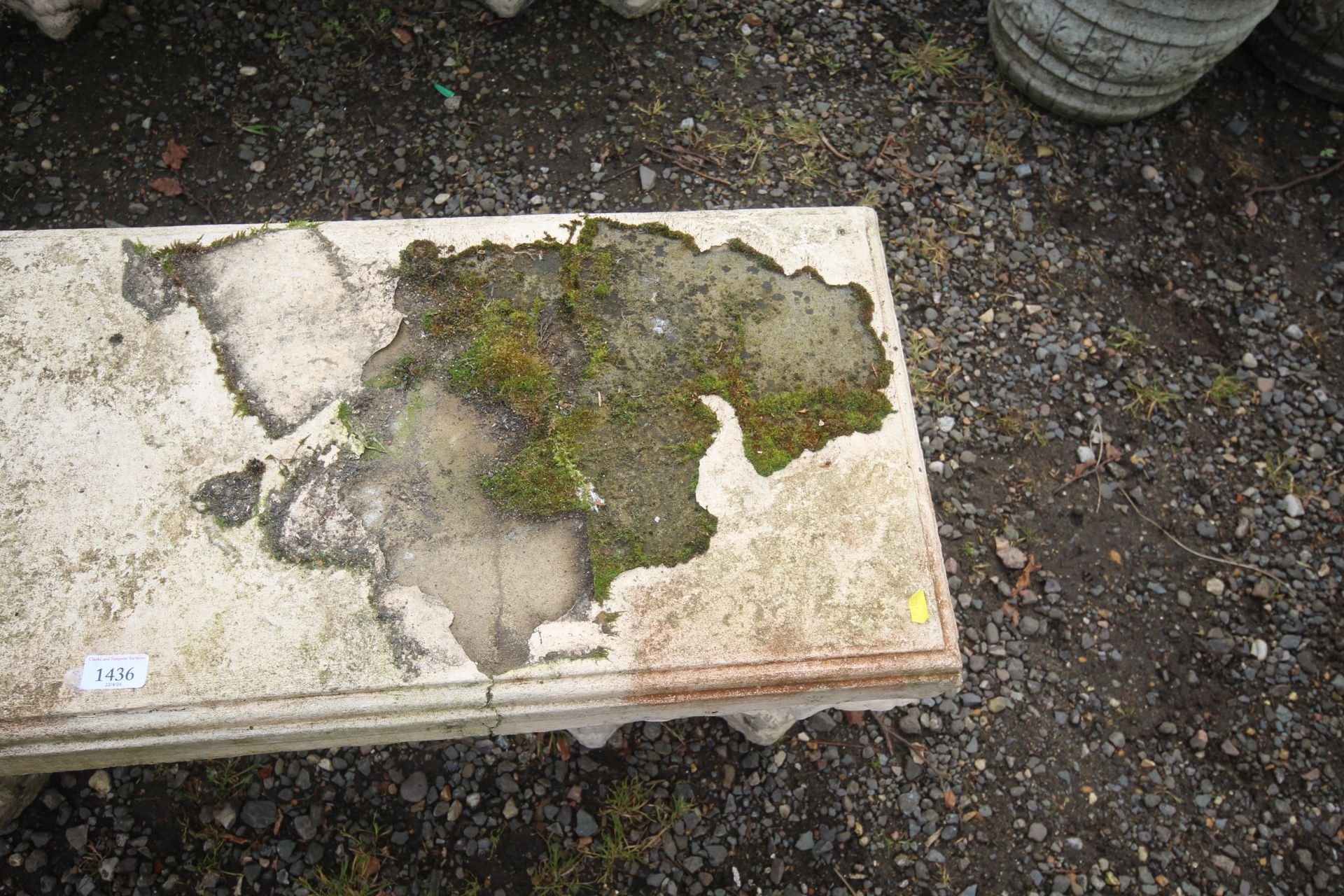 A painted concrete garden bench raised upon a pair - Image 3 of 5