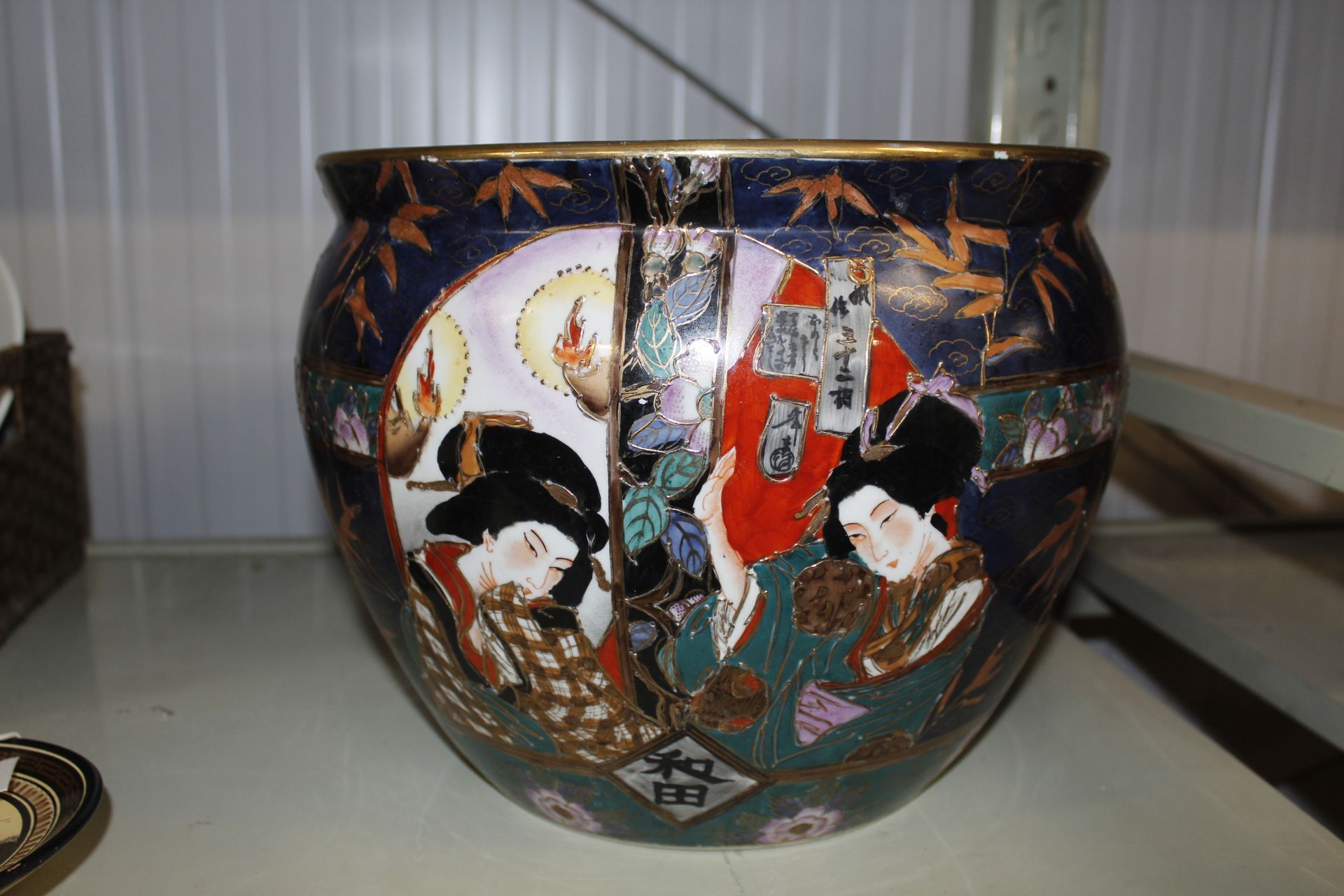 An Oriental goldfish bowl on wooden stand - Image 3 of 4