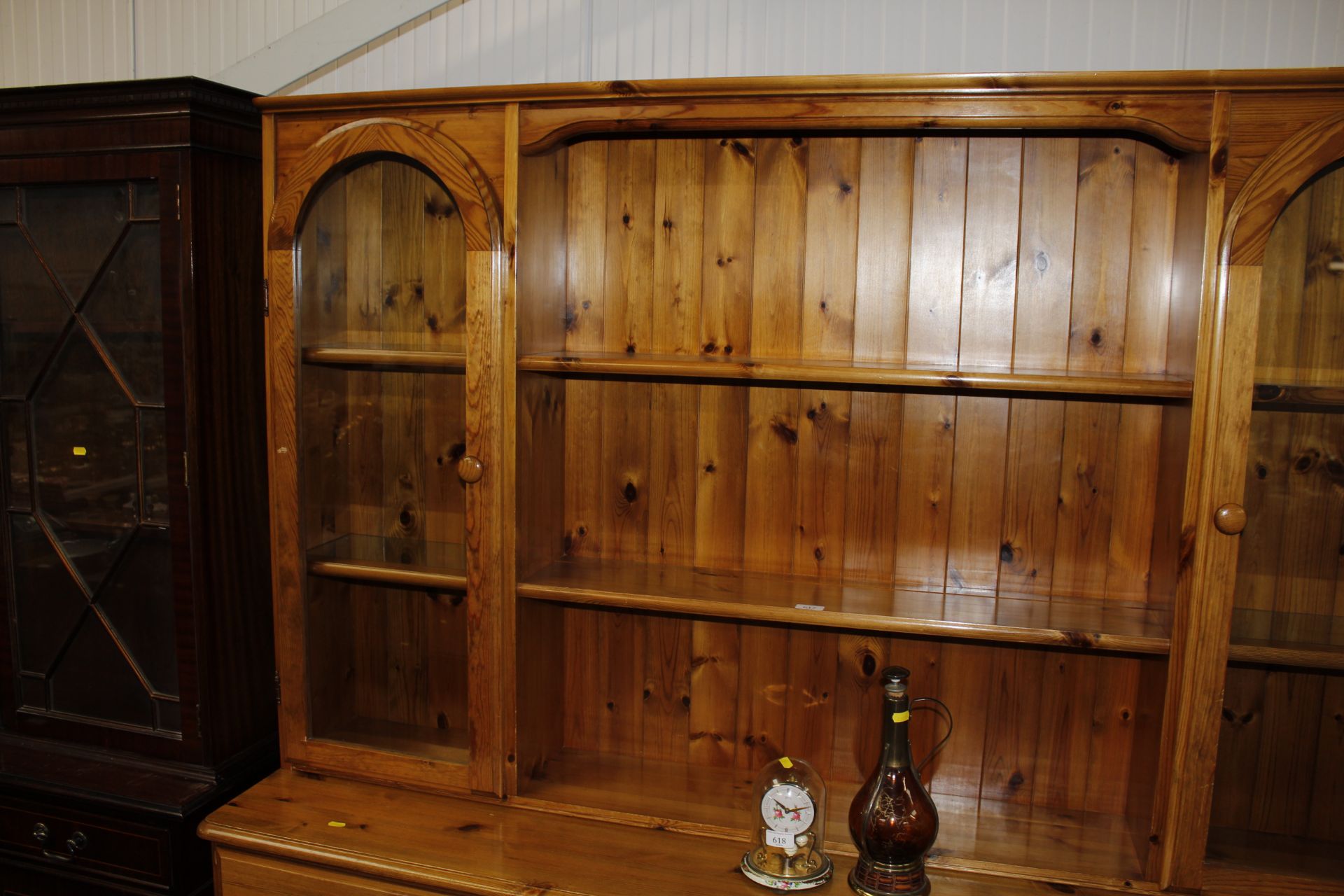 A modern pine and glazed dresser - Image 3 of 3