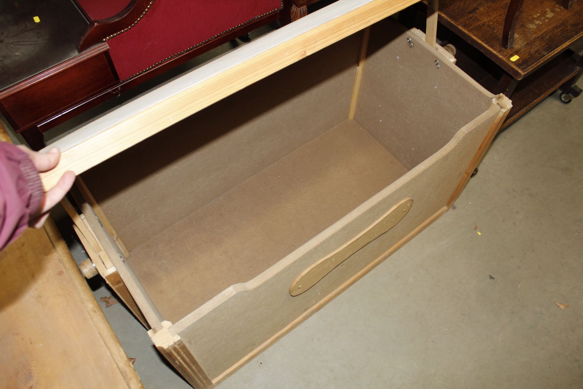 A large pine and MDF toy box - Image 2 of 2