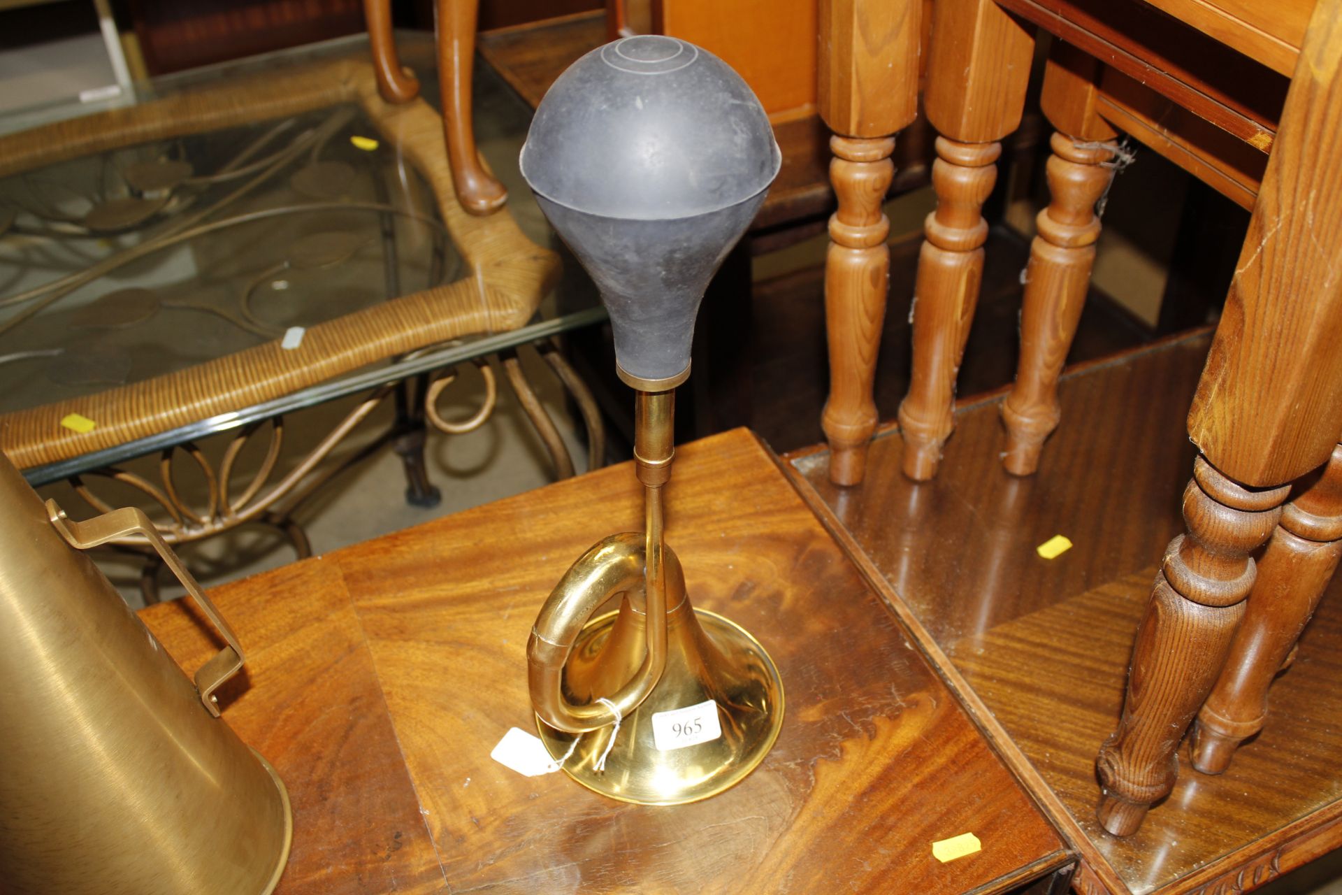 A brass car horn (98)