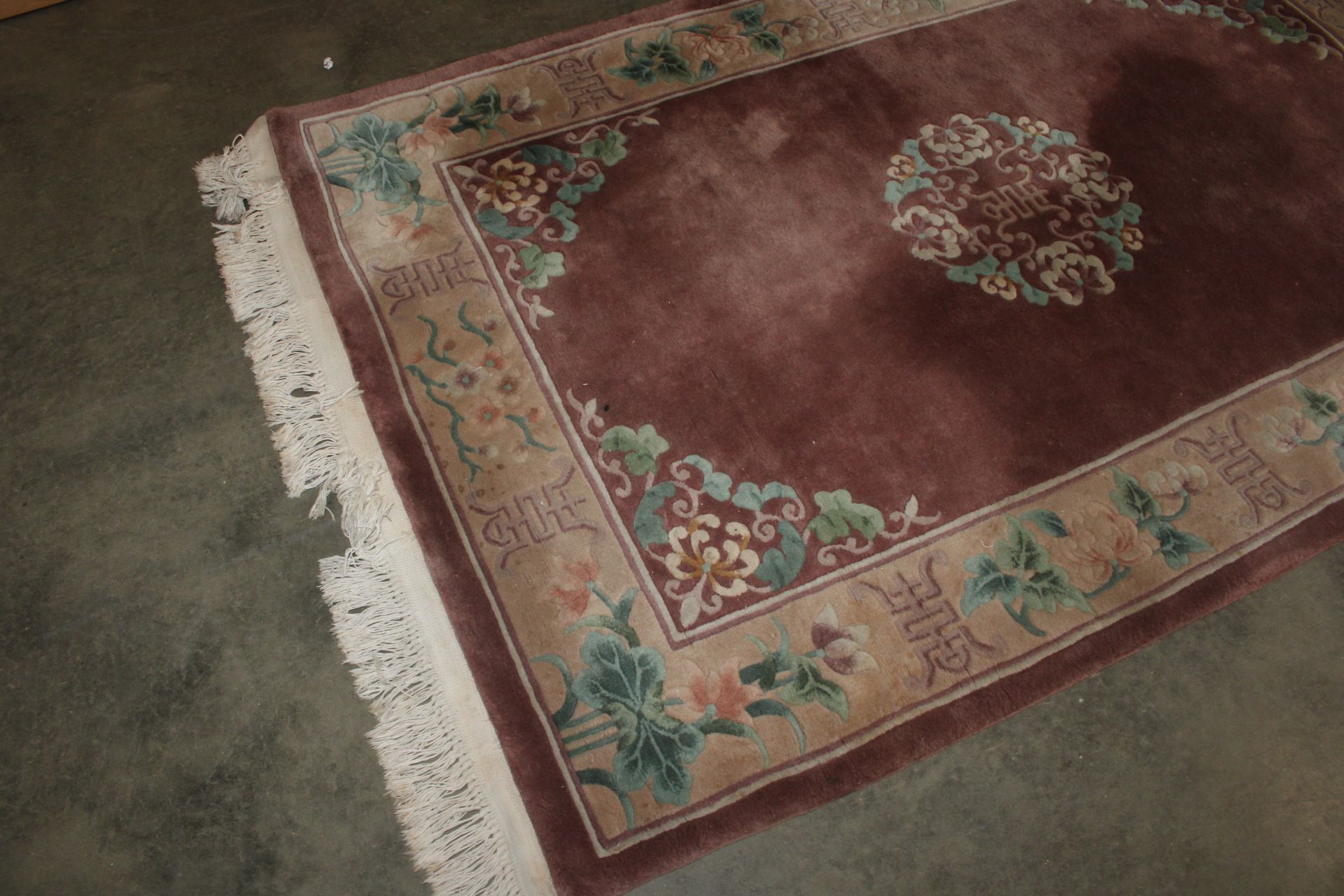 An approx. 7' x 4' "' Chinese style patterned rug - Image 3 of 5